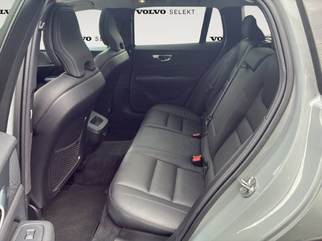 VOLVO V60 Cross Country 2.0 B5 Plus AWD-image-12
