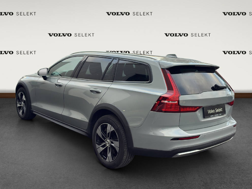 VOLVO V60 Cross Country 2.0 B5 Plus AWD-image-2