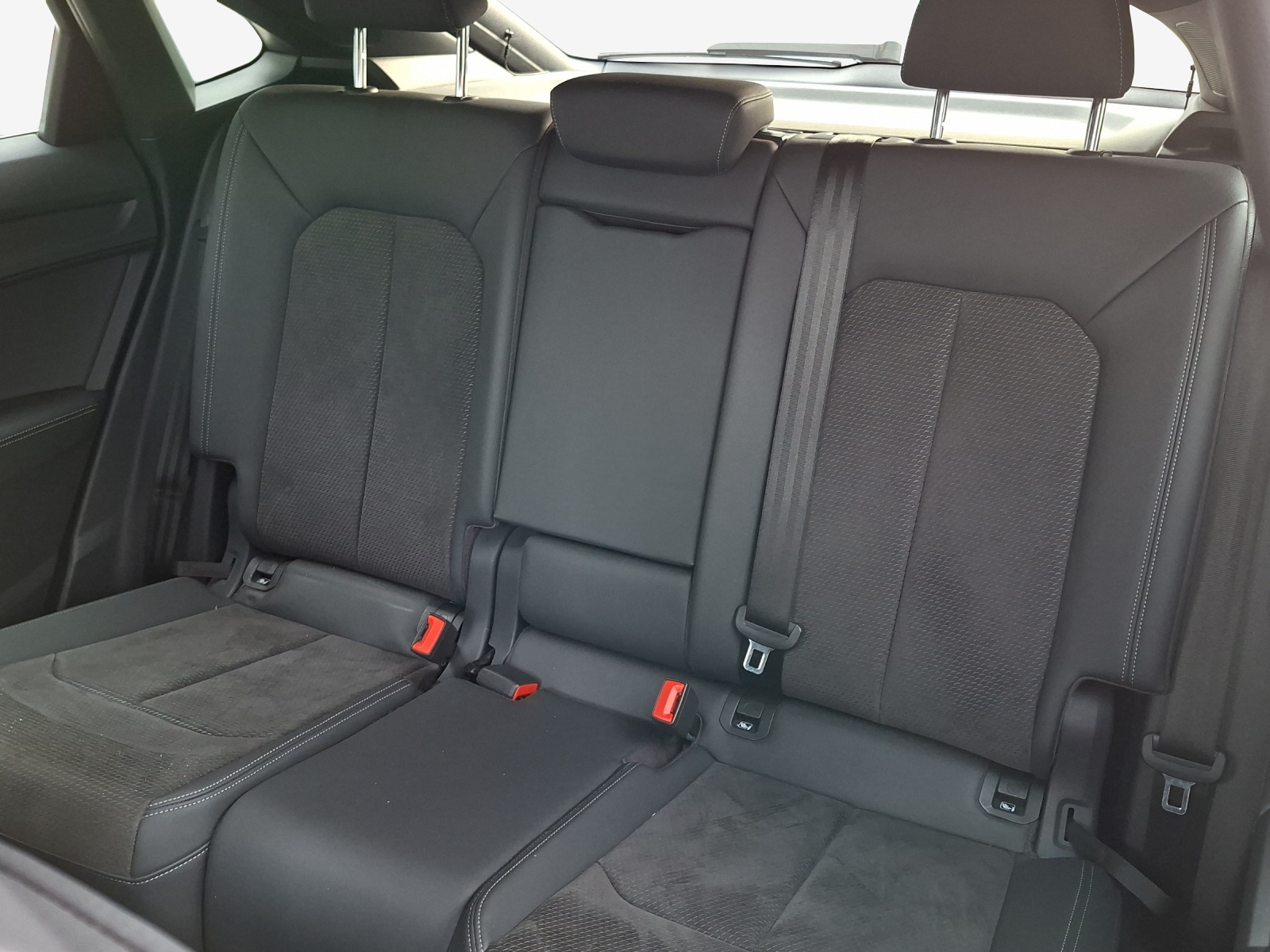 AUDI Q3 Sportback 35 TFSI S line Attraction S-tronic-image-11