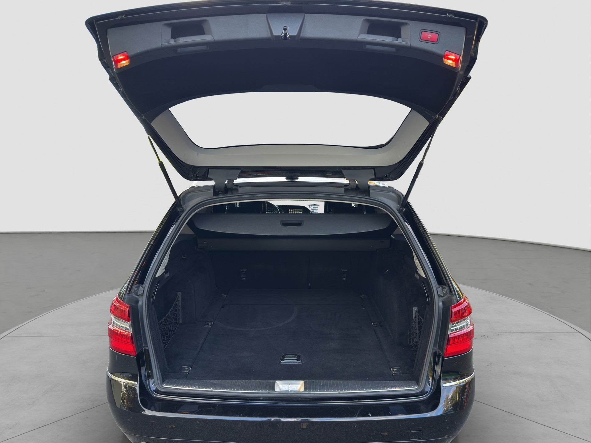 MERCEDES-BENZ E 300 CDI BlueEfficiency Avantgarde 7G-Tronic-image-8