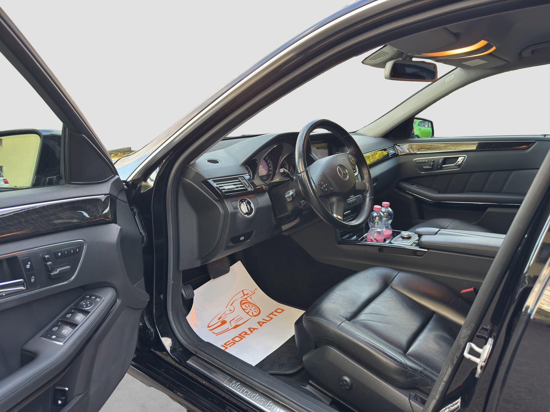 MERCEDES-BENZ E 300 CDI BlueEfficiency Avantgarde 7G-Tronic-image-9