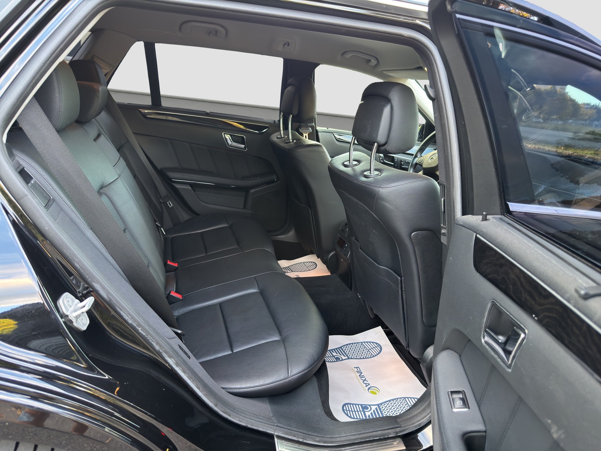 MERCEDES-BENZ E 300 CDI BlueEfficiency Avantgarde 7G-Tronic-image-15