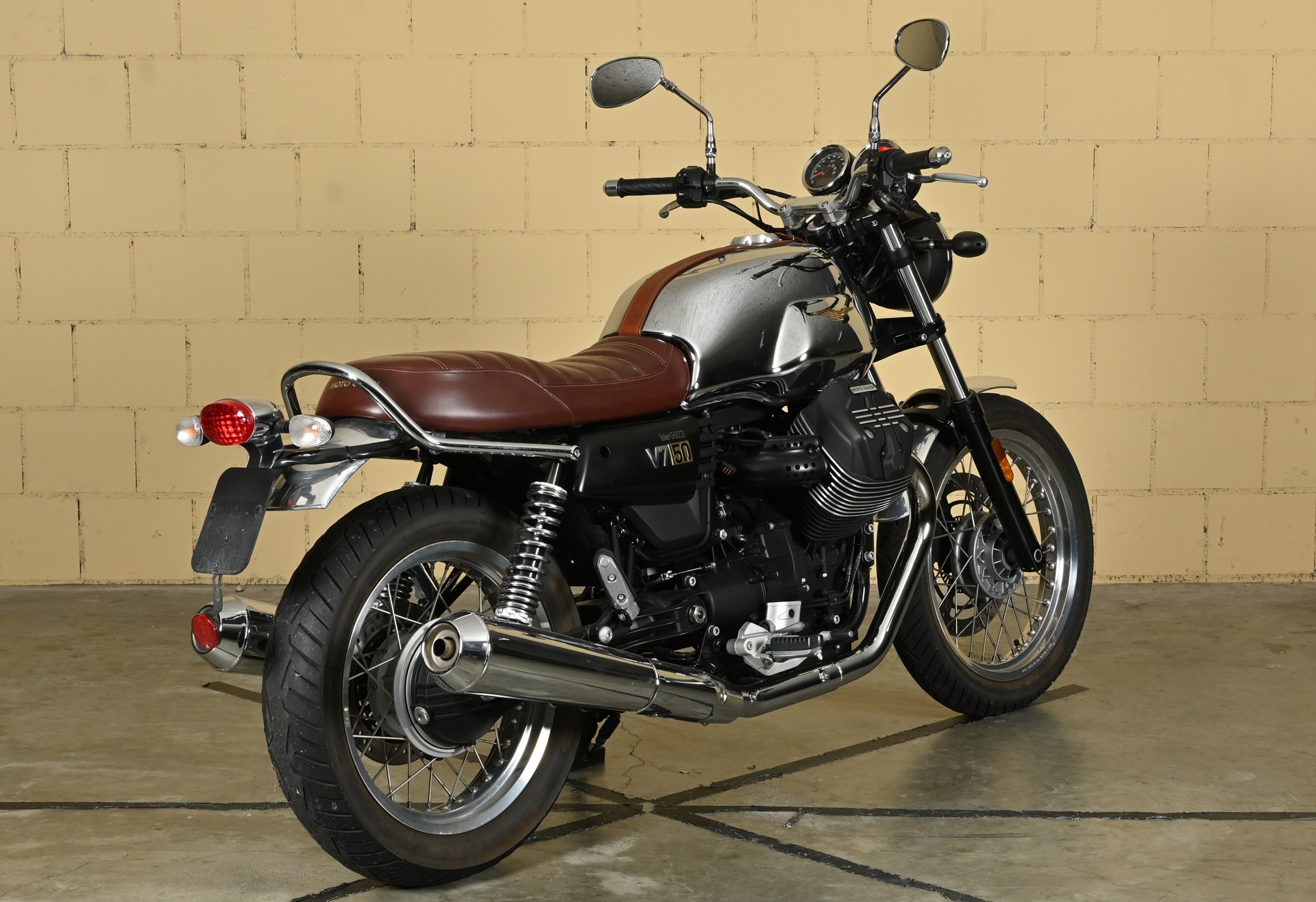 MOTO GUZZI V7 III Anniversario 750 ABS-image-6