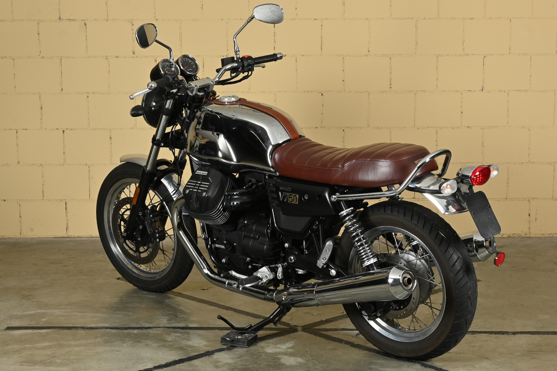 MOTO GUZZI V7 III Anniversario 750 ABS-image-12