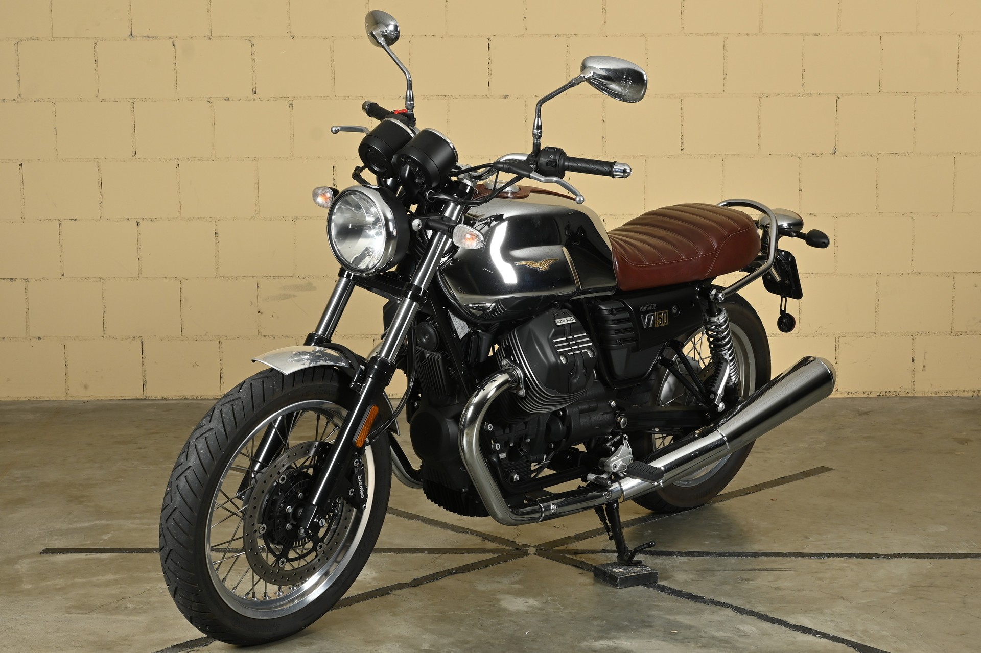 MOTO GUZZI V7 III Anniversario 750 ABS-showroom-element-3