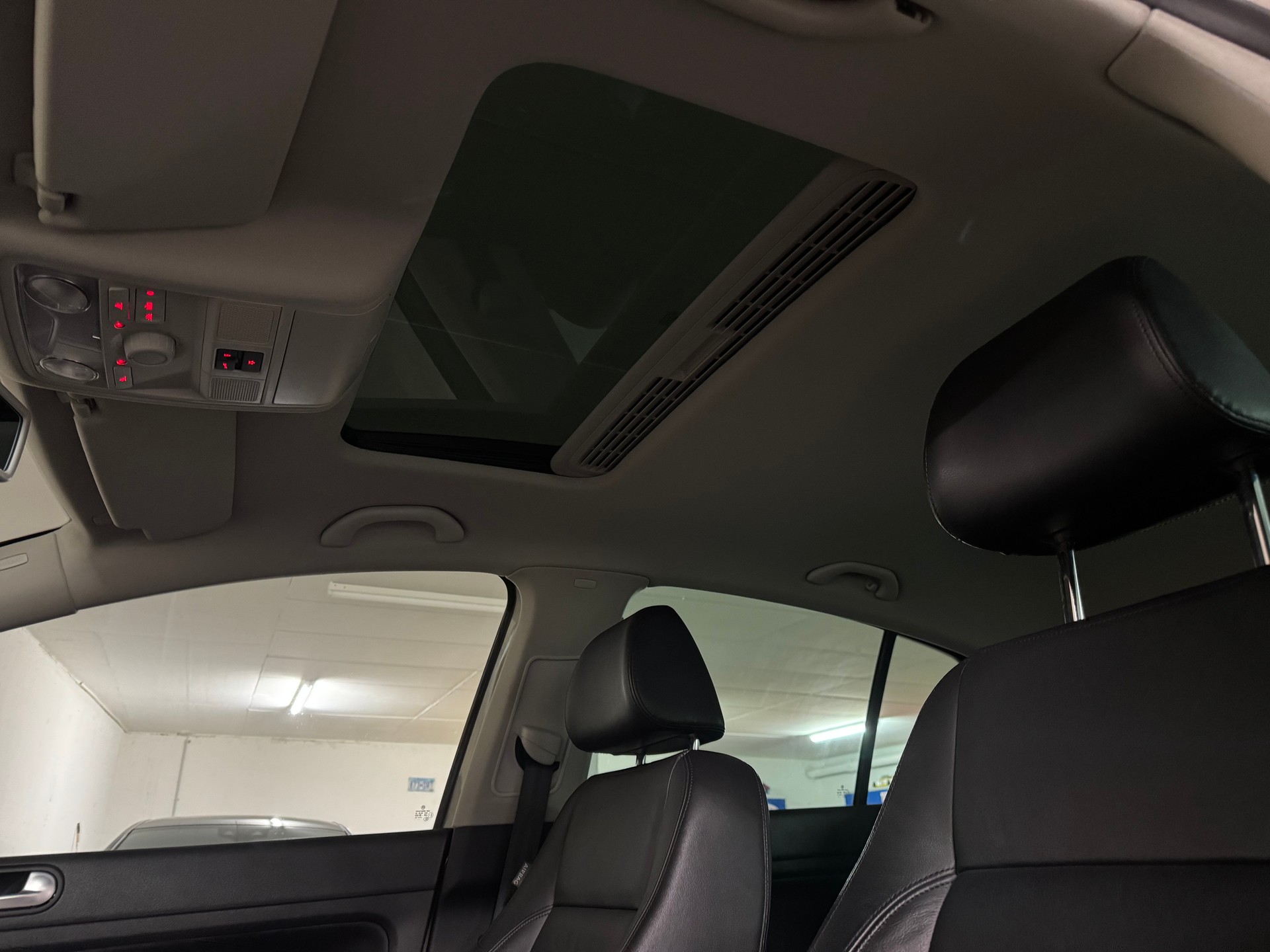 VW Golf Plus Cross 1.4 TSI Highline 1-Hand-image-13