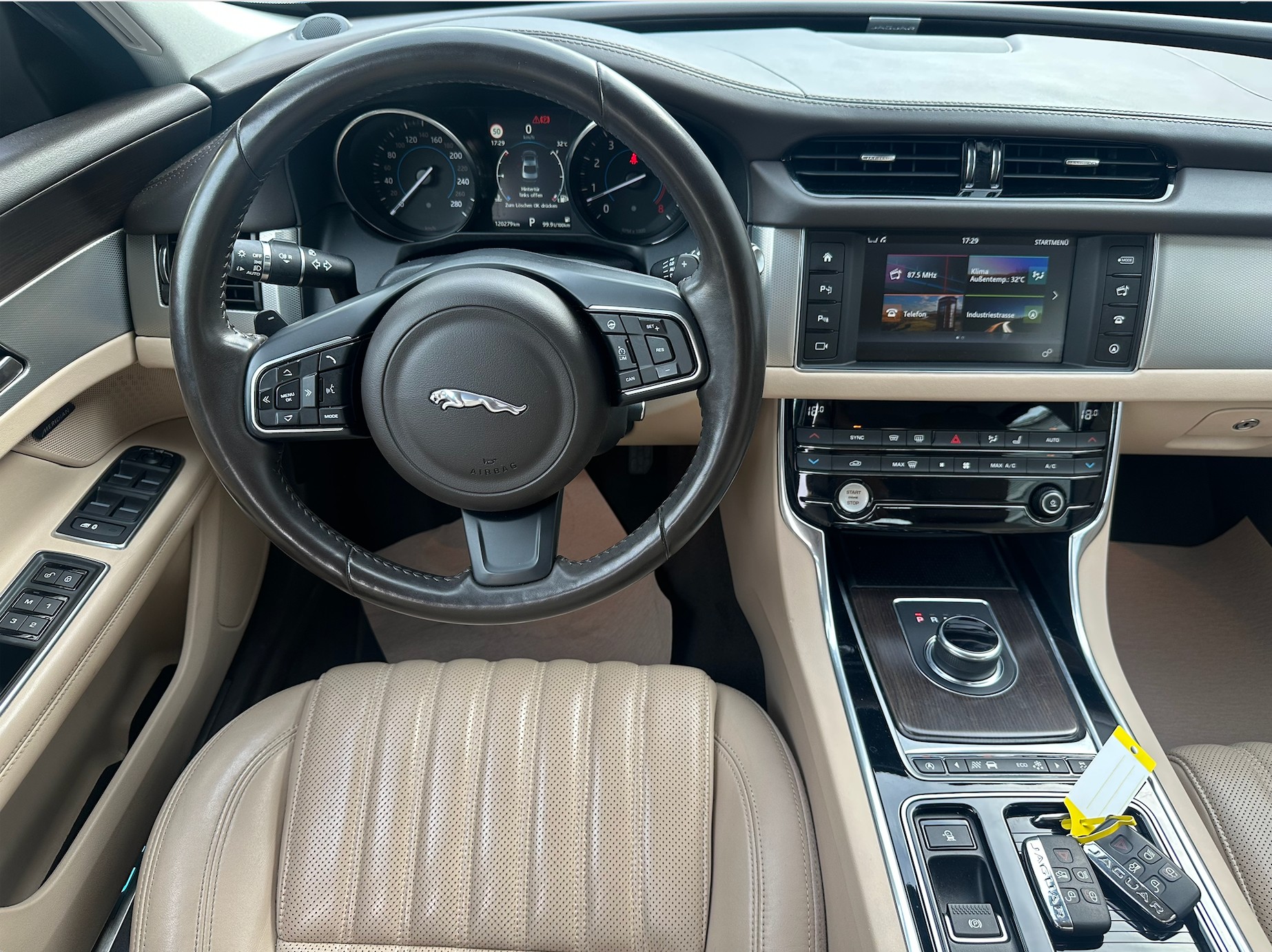 JAGUAR XF 35t R-Sport AWD-image-9