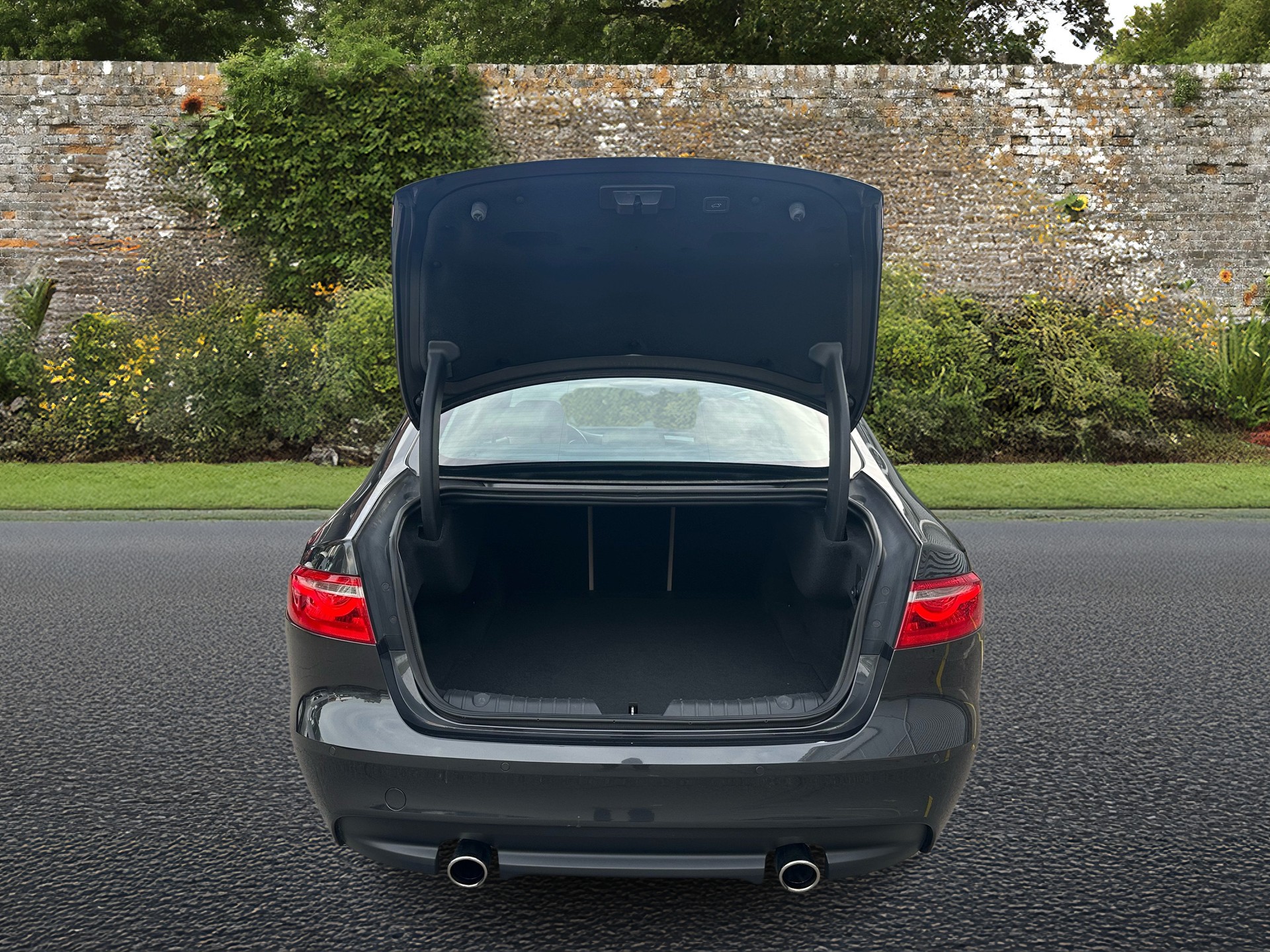 JAGUAR XF 35t R-Sport AWD-image-15