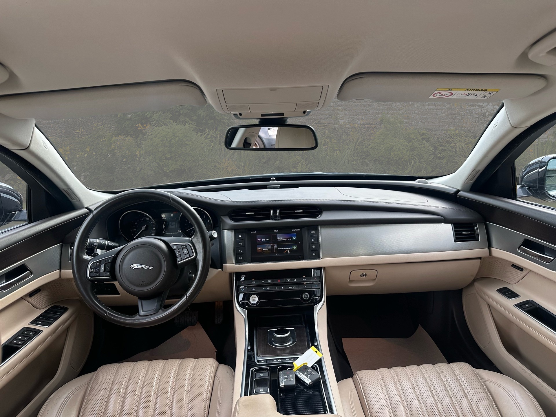 JAGUAR XF 35t R-Sport AWD-image-10