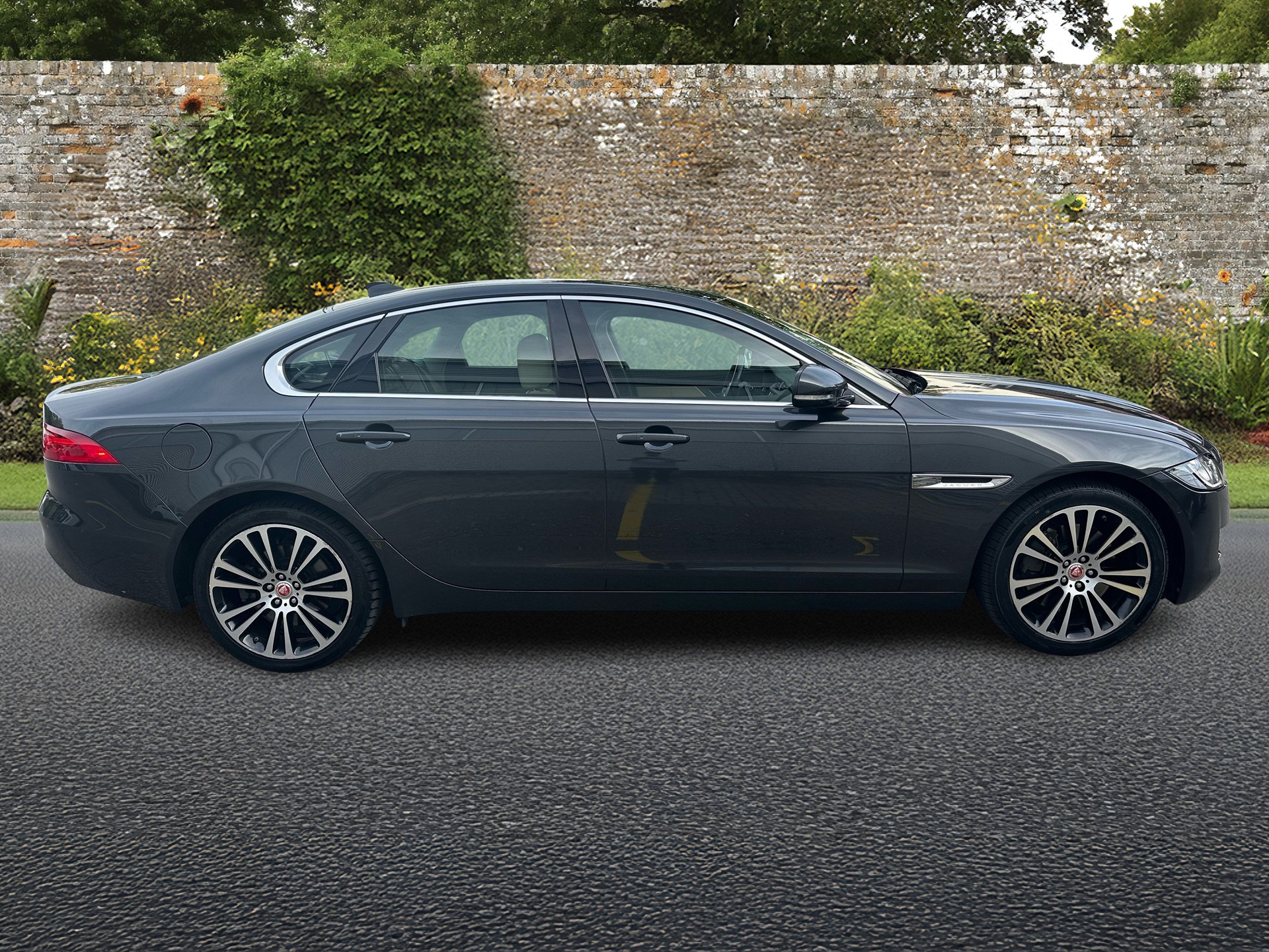 JAGUAR XF 35t R-Sport AWD-image-5
