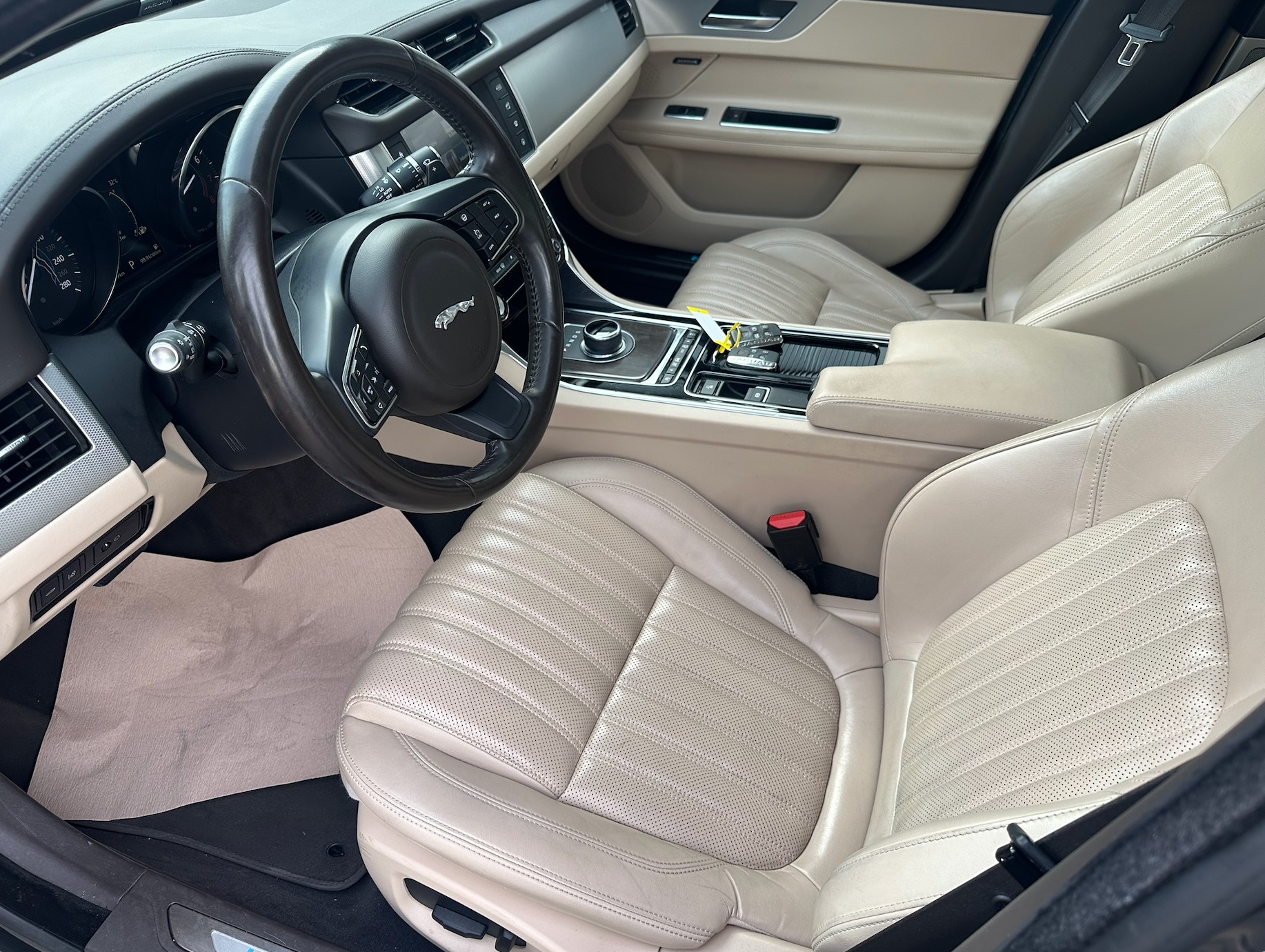 JAGUAR XF 35t R-Sport AWD-image-11