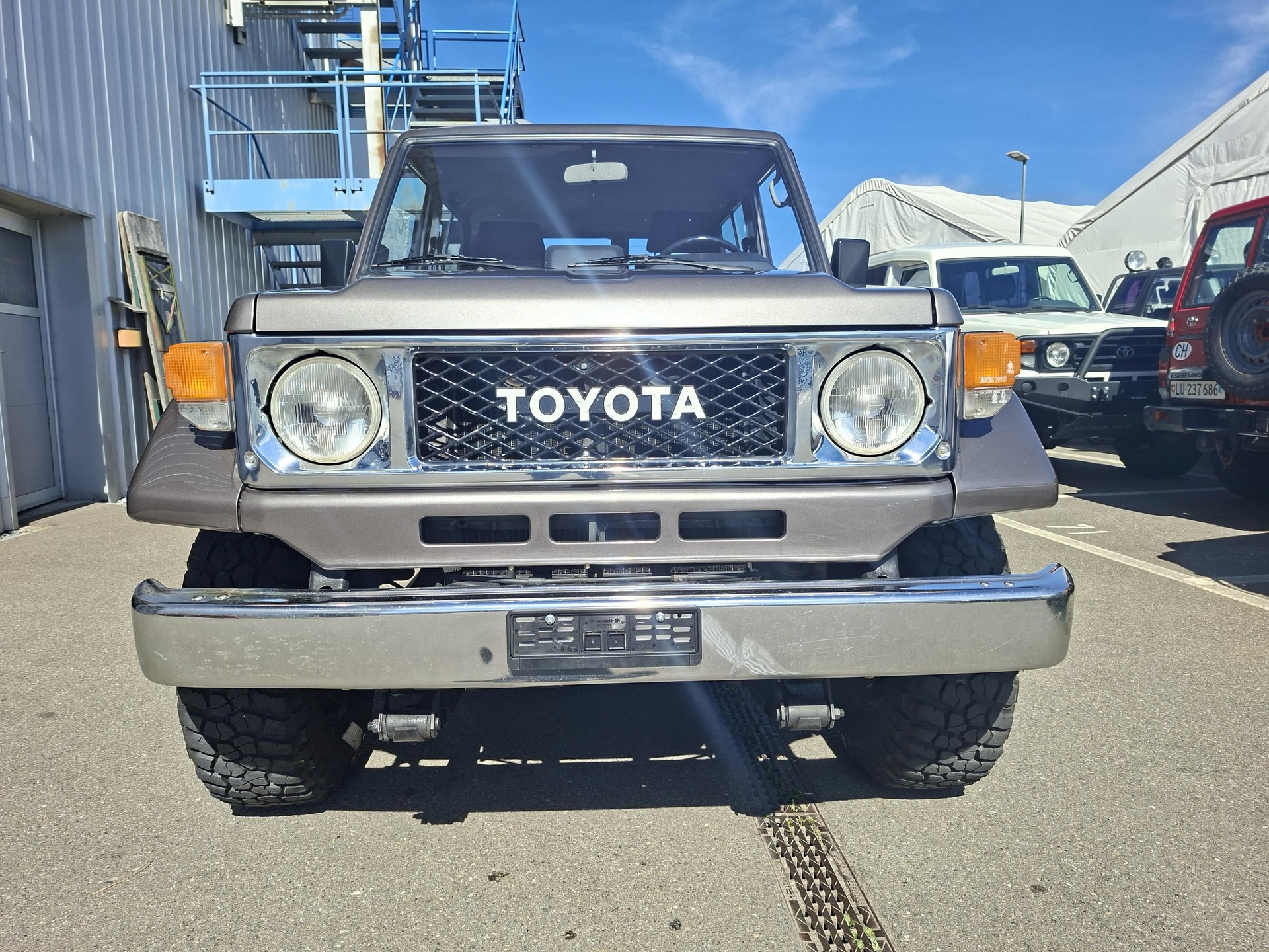 TOYOTA LandCruiser BJ71-image-1