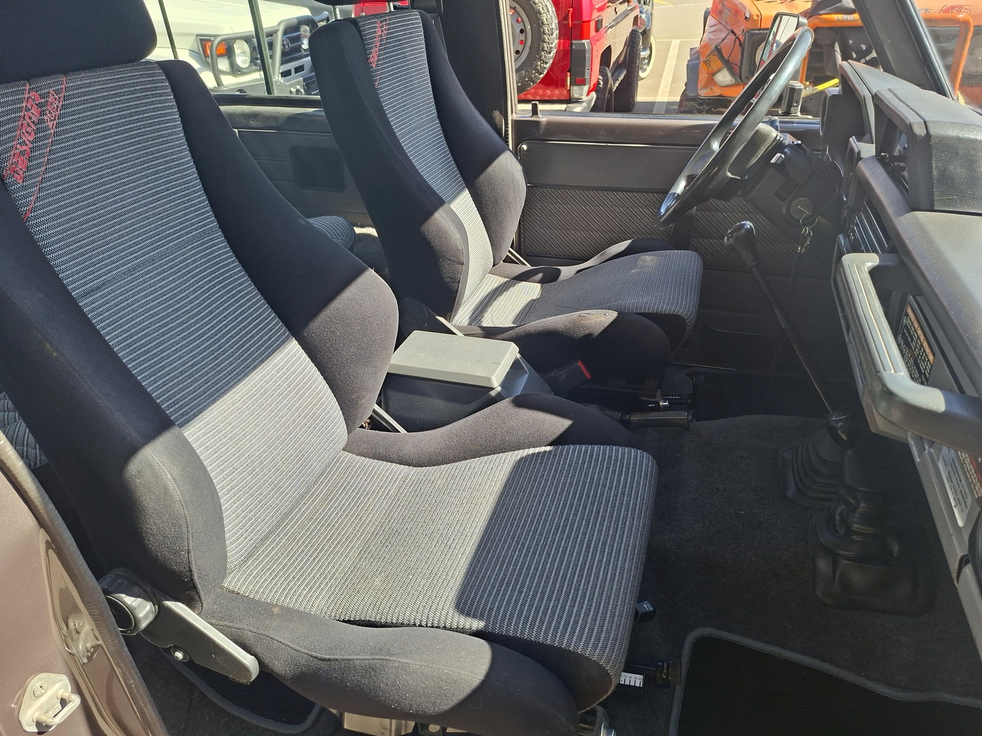 TOYOTA LandCruiser BJ71-image-10