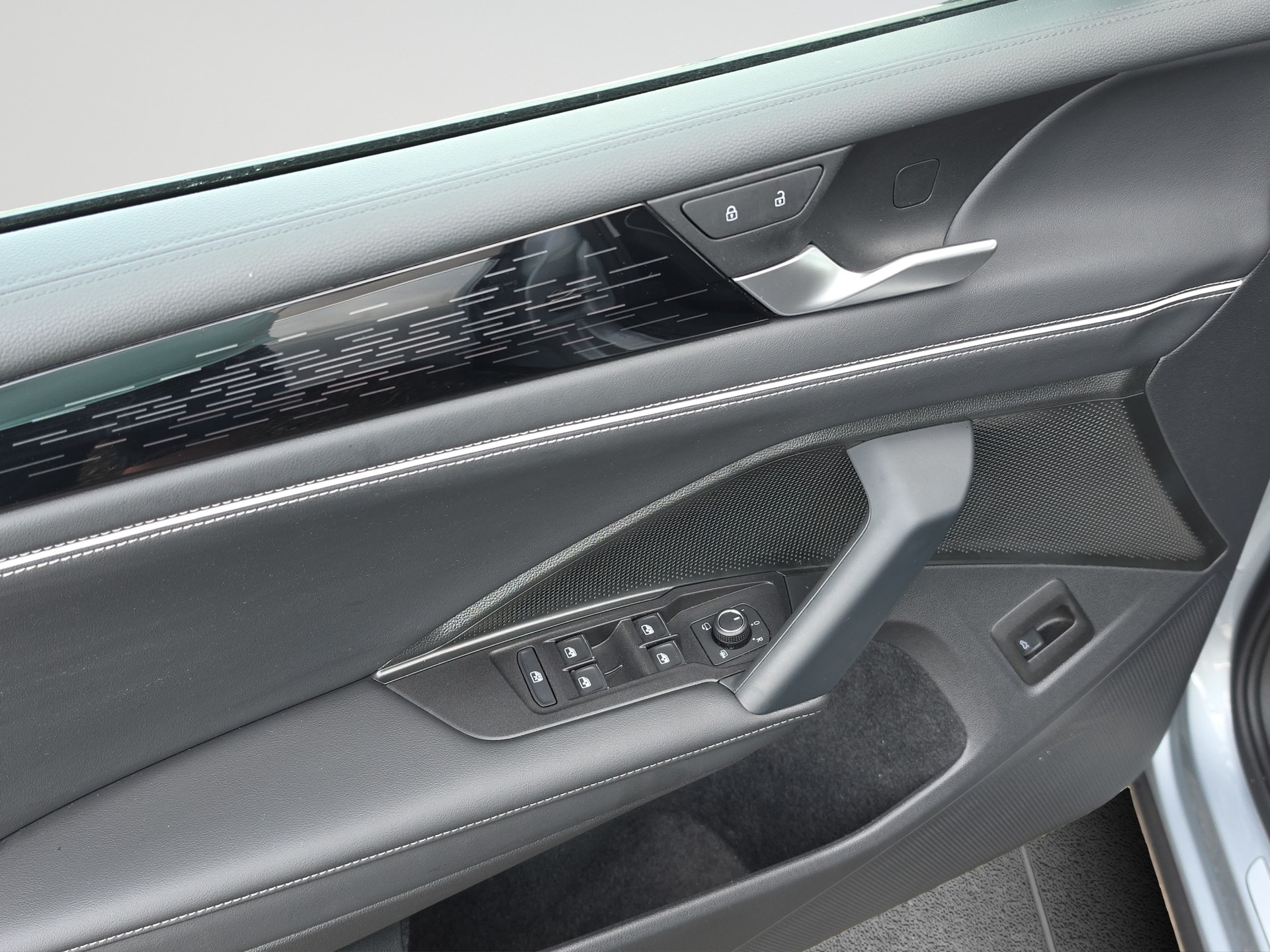 VW Tiguan 2.0 TSI Elegance DSG 4motion-image-11