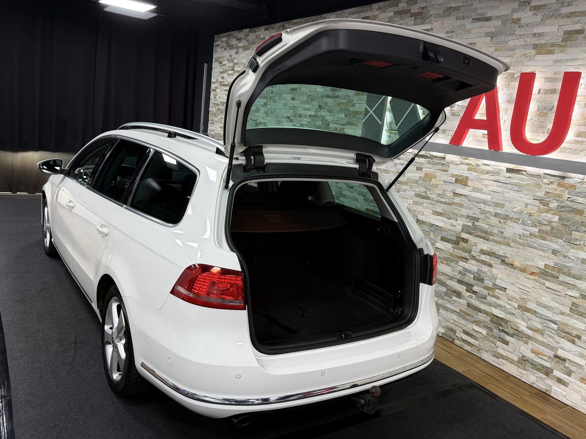 VW Passat Variant 3.6 FSI Highline 4Motion DSG-image-26