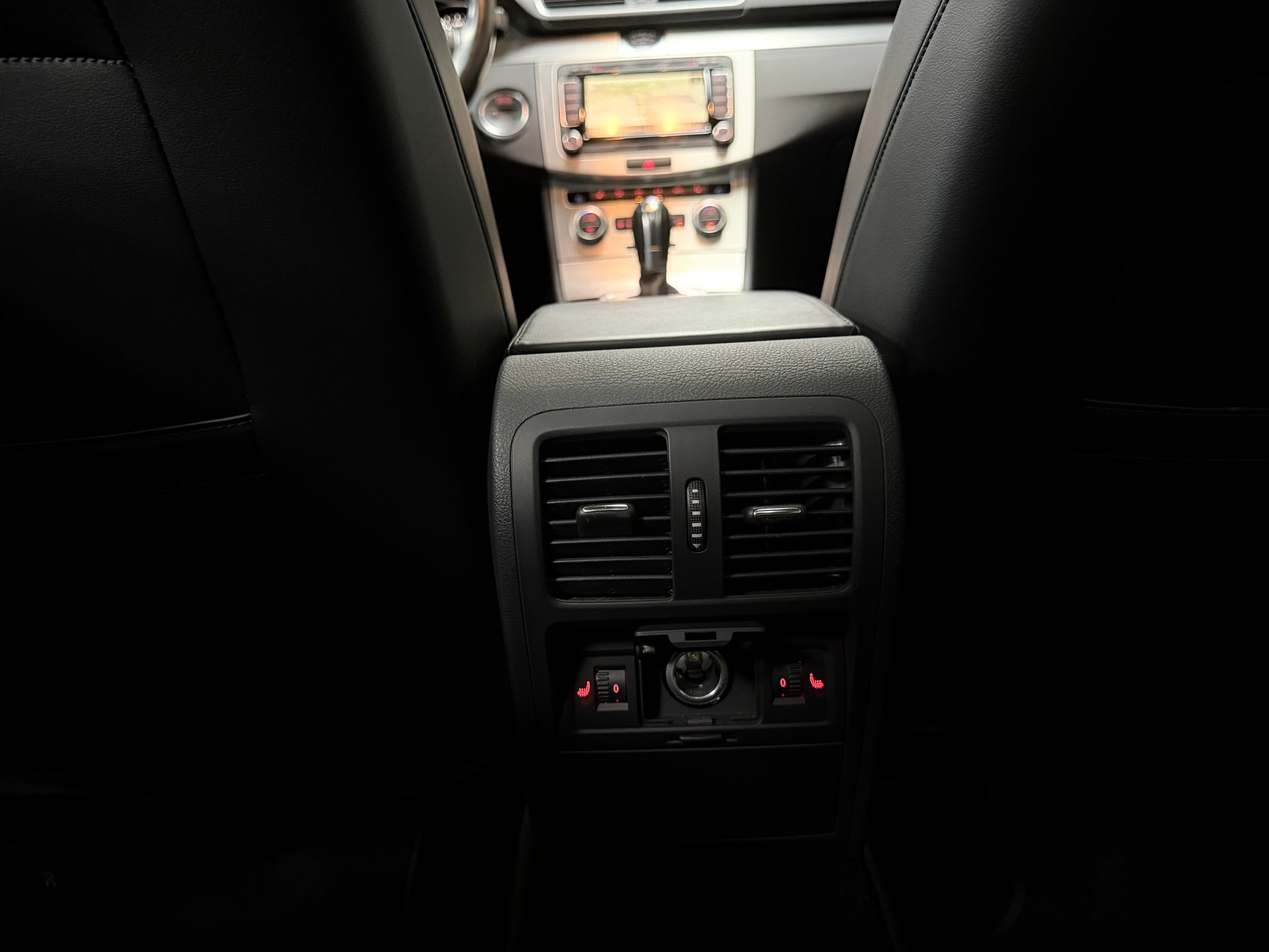 VW Passat Variant 3.6 FSI Highline 4Motion DSG-image-24