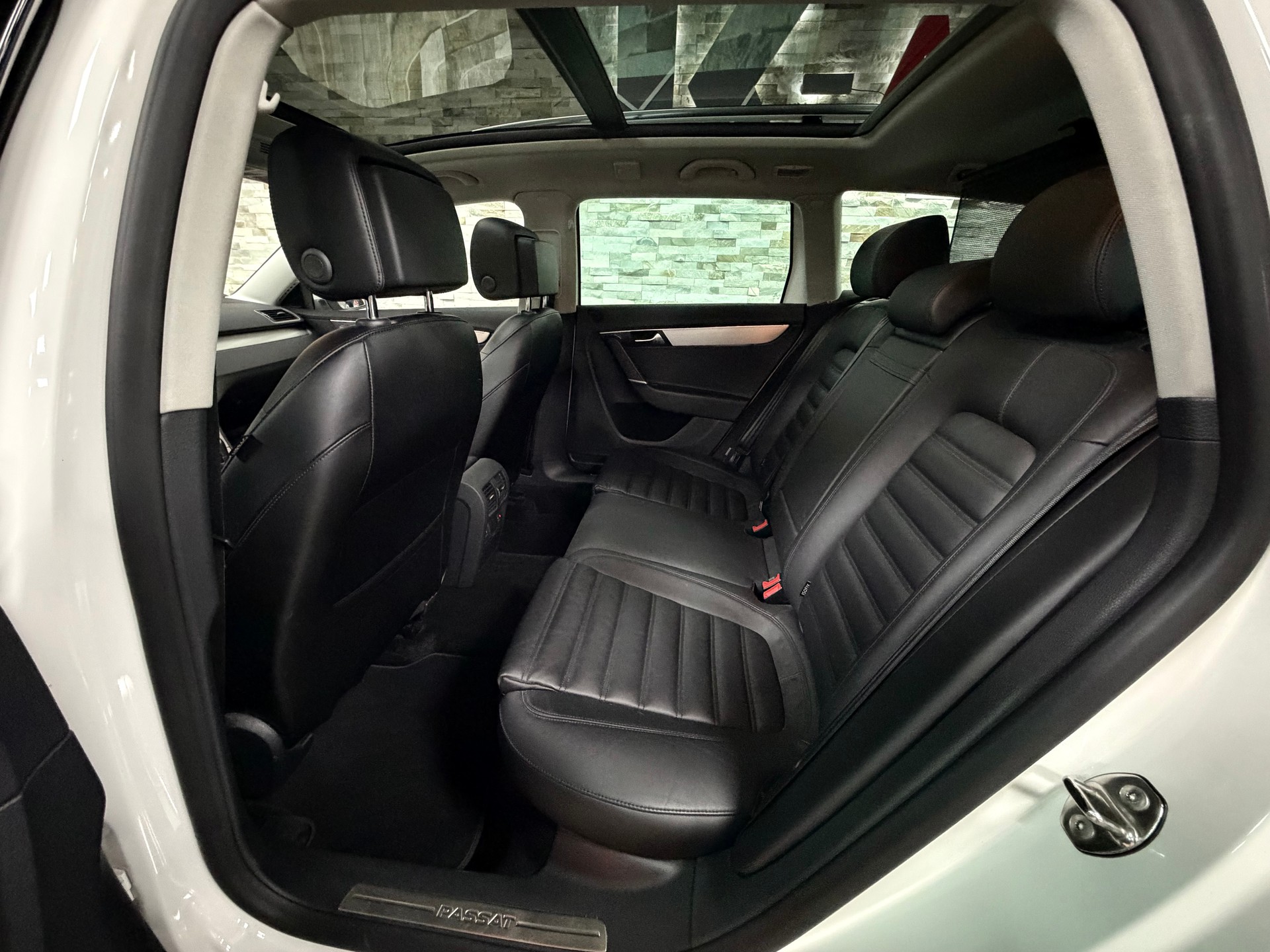 VW Passat Variant 3.6 FSI Highline 4Motion DSG-image-23