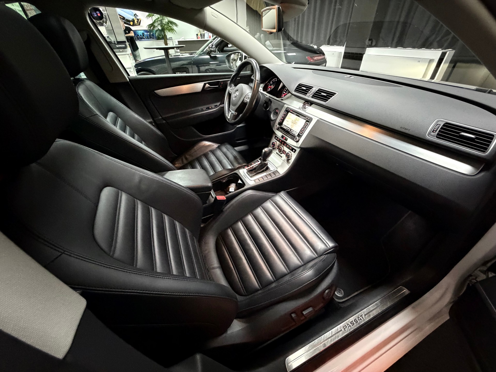 VW Passat Variant 3.6 FSI Highline 4Motion DSG-image-28