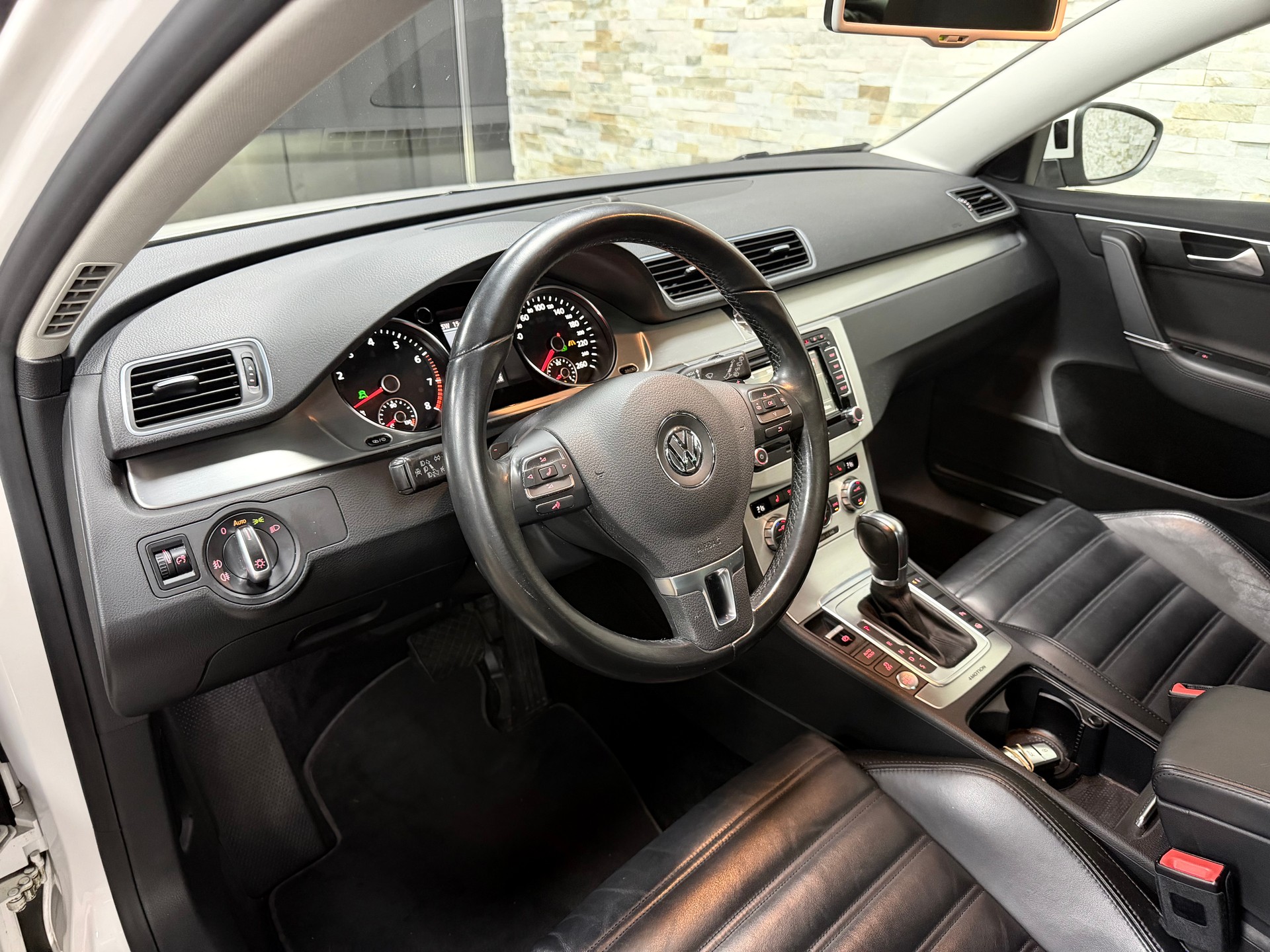 VW Passat Variant 3.6 FSI Highline 4Motion DSG-image-11
