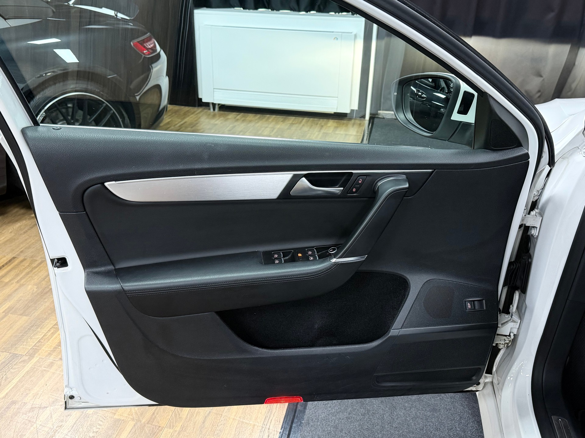 VW Passat Variant 3.6 FSI Highline 4Motion DSG-image-9