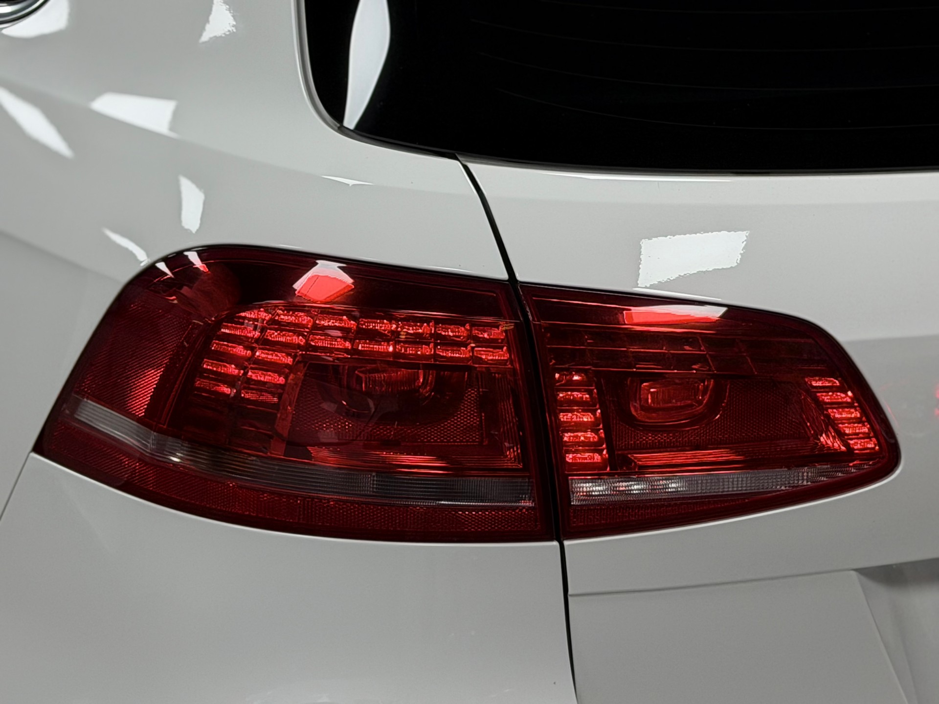 VW Passat Variant 3.6 FSI Highline 4Motion DSG-image-7