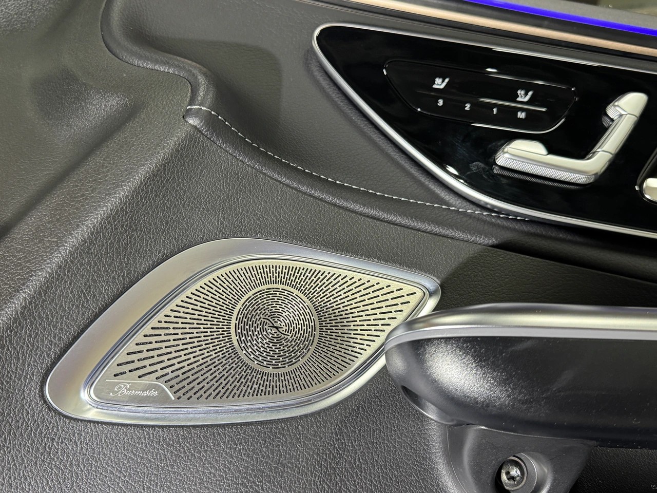 MERCEDES-BENZ EQE SUV 500 4 Matic AMG Executive Edition 408PS-image-15