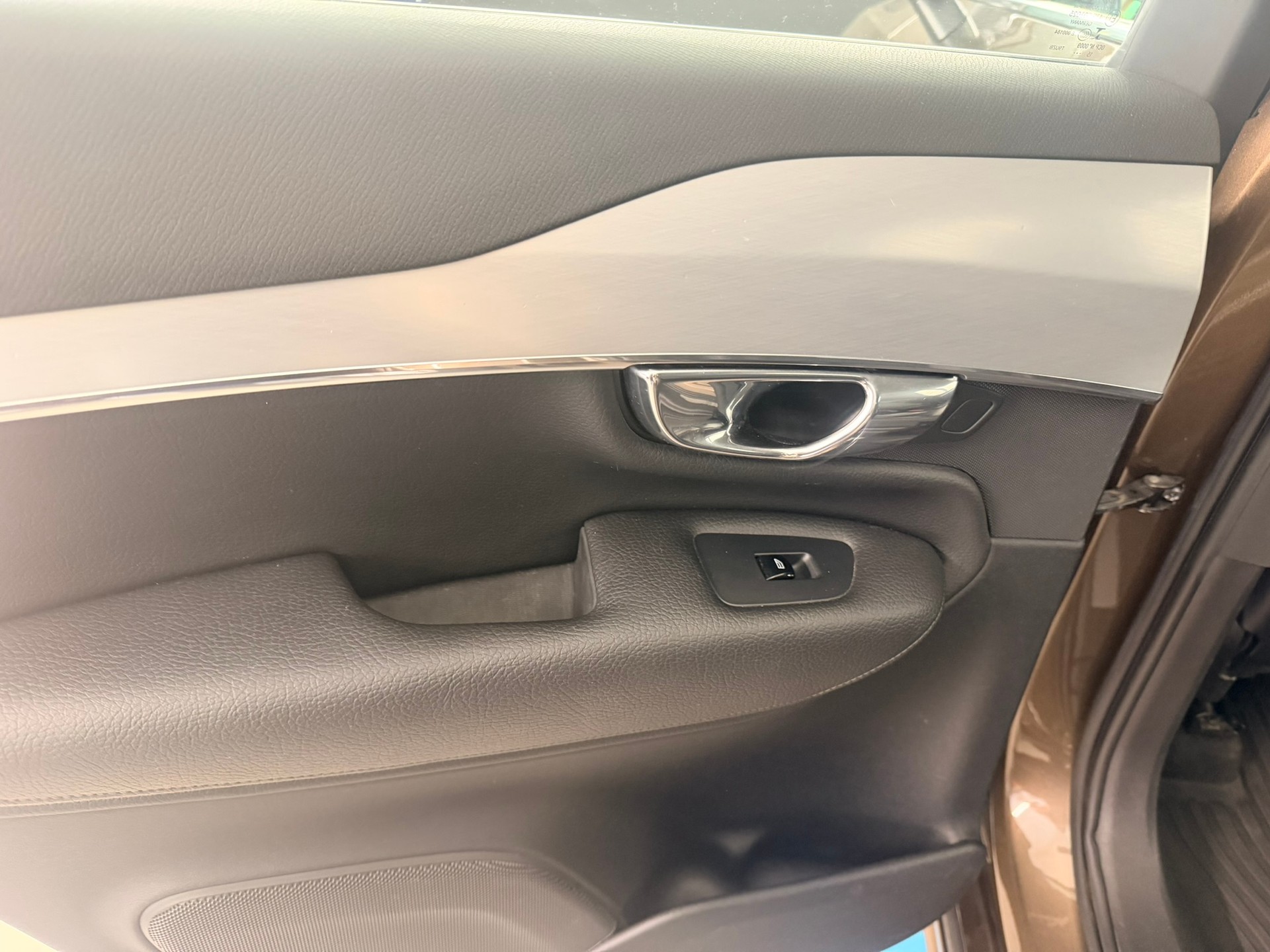 VOLVO XC90 D5 AWD Momentum Geartronic-image-16