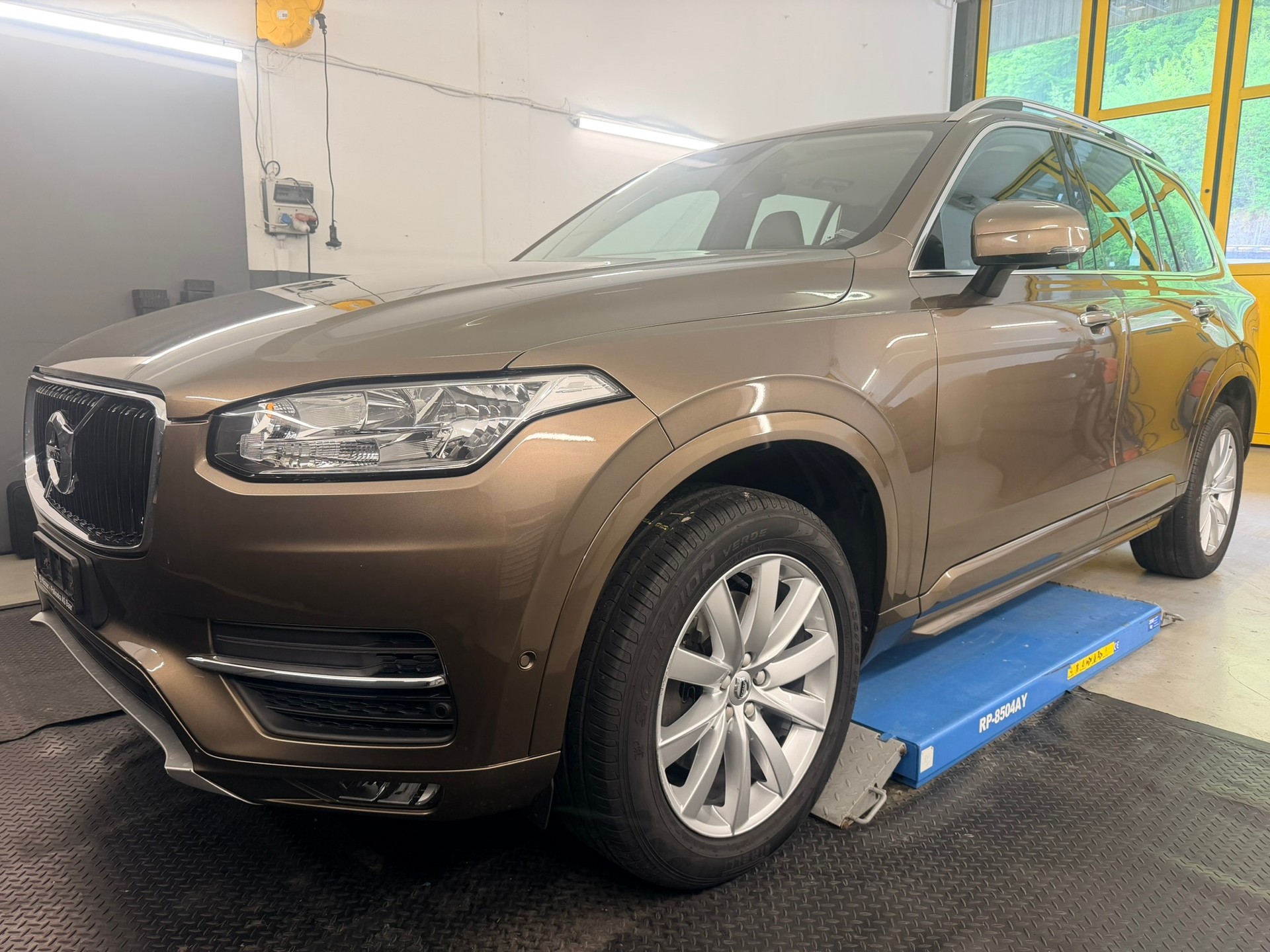 VOLVO XC90 D5 AWD Momentum Geartronic-image-0