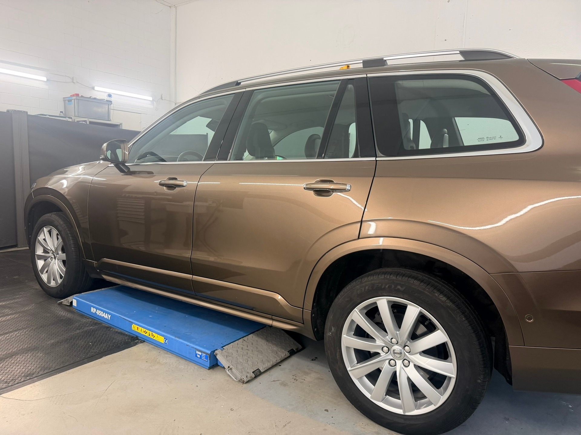 VOLVO XC90 D5 AWD Momentum Geartronic-image-6