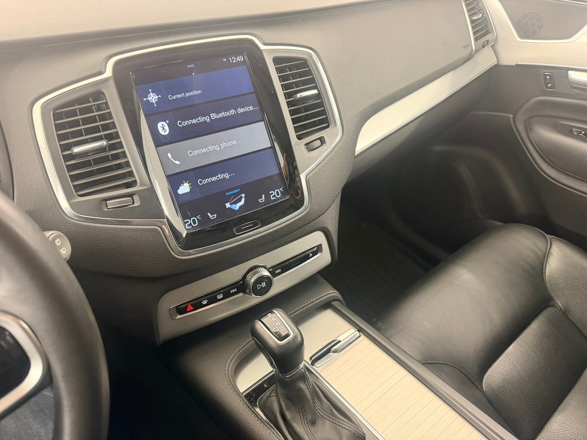 VOLVO XC90 D5 AWD Momentum Geartronic-image-24