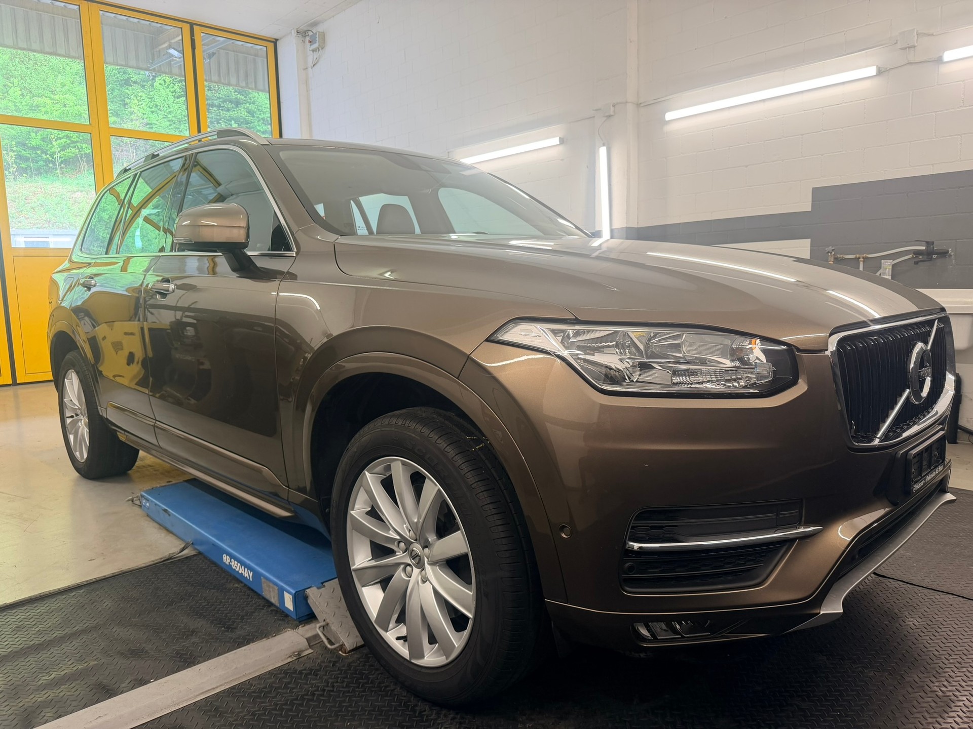 VOLVO XC90 D5 AWD Momentum Geartronic-image-2