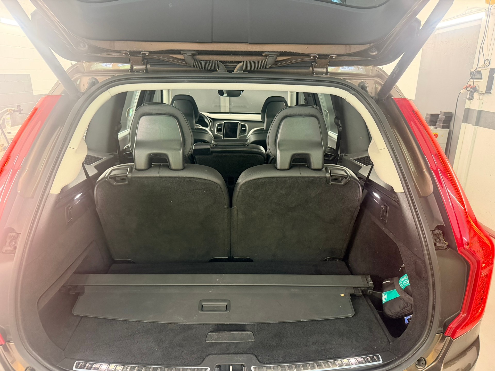 VOLVO XC90 D5 AWD Momentum Geartronic-image-9