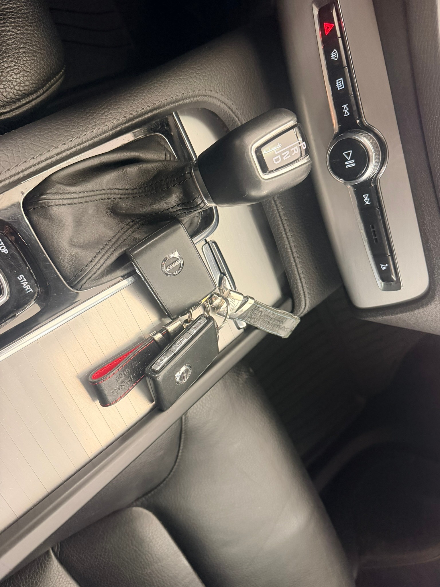 VOLVO XC90 D5 AWD Momentum Geartronic-image-27