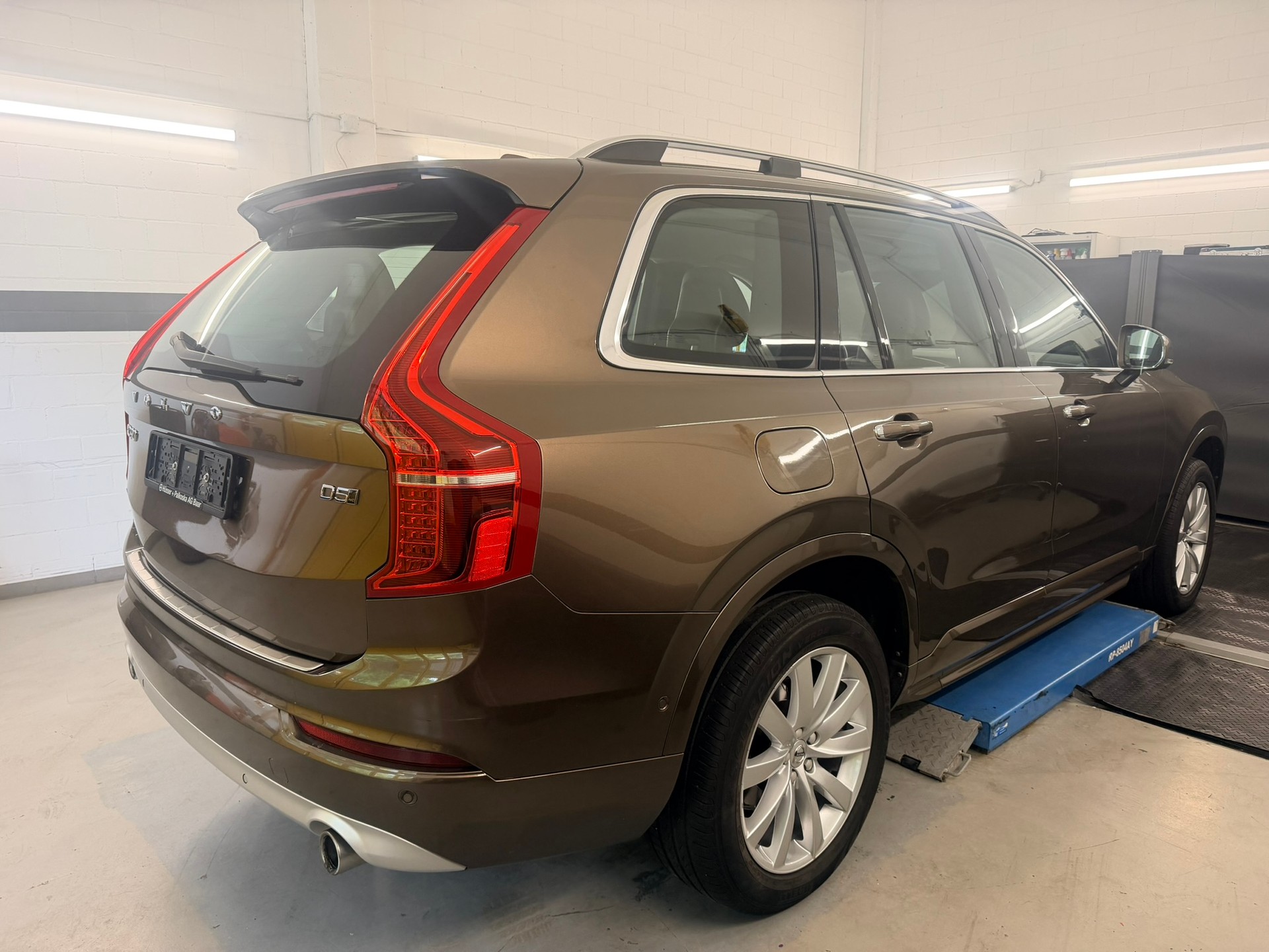 VOLVO XC90 D5 AWD Momentum Geartronic-image-3