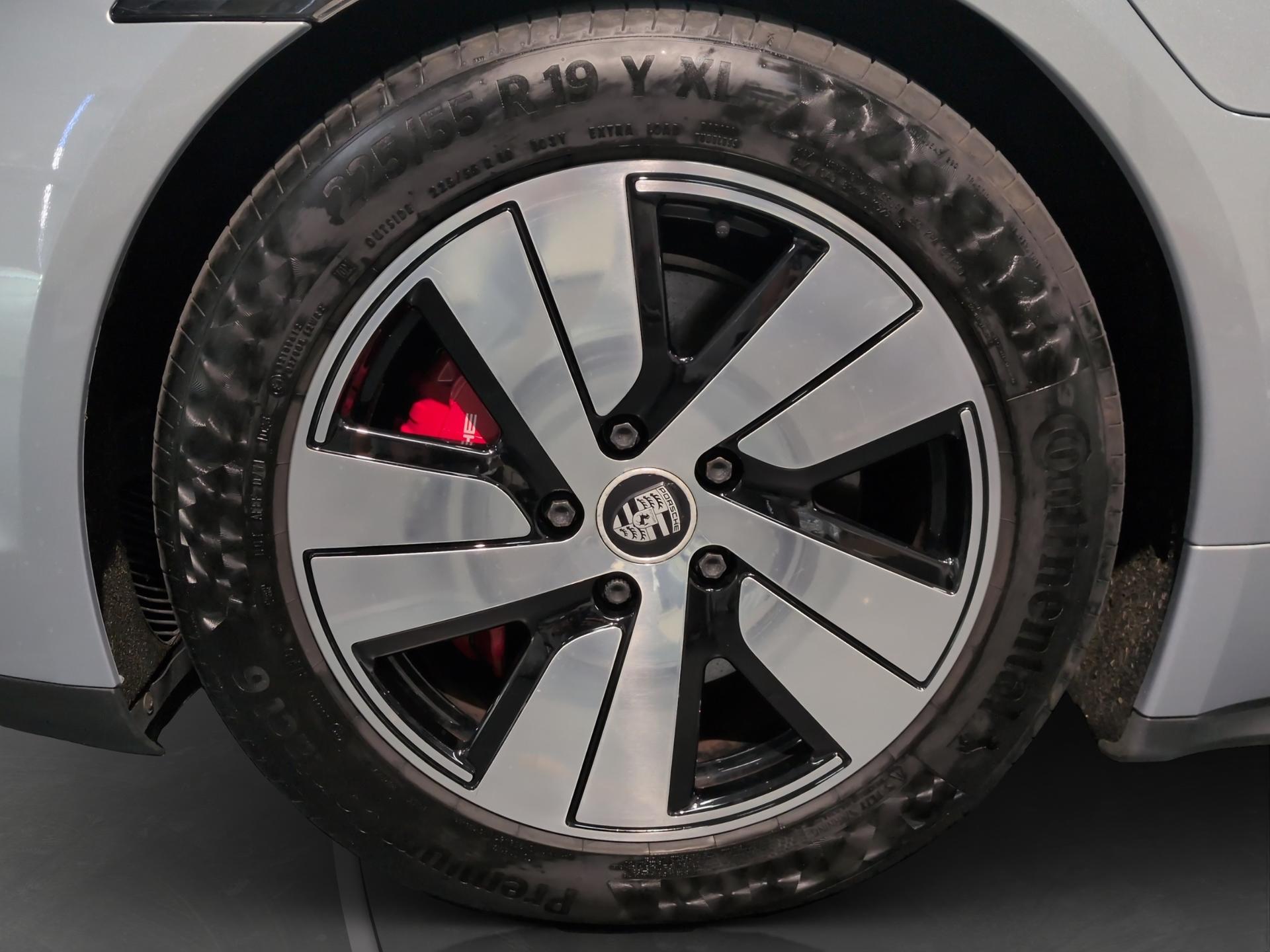 PORSCHE Taycan 4S-image-26