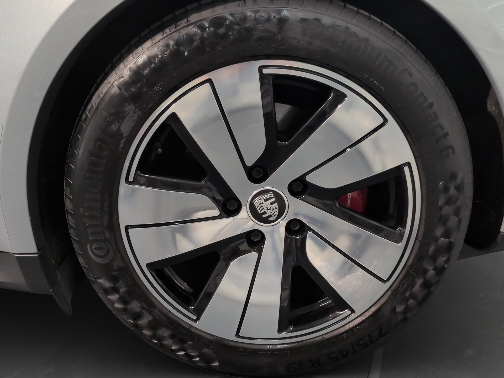 PORSCHE Taycan 4S-image-25