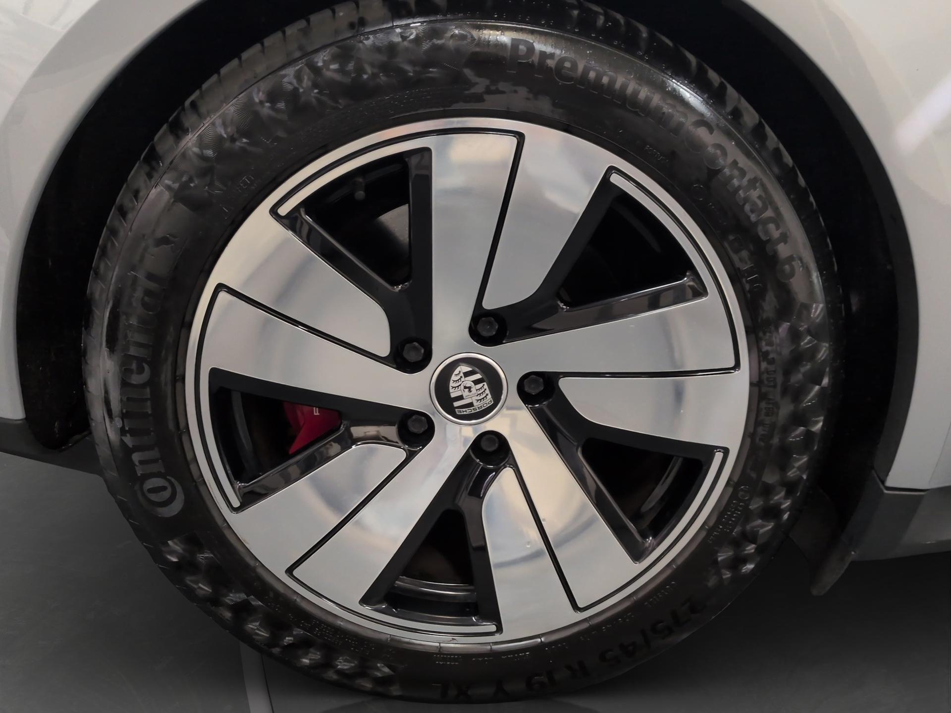 PORSCHE Taycan 4S-image-27