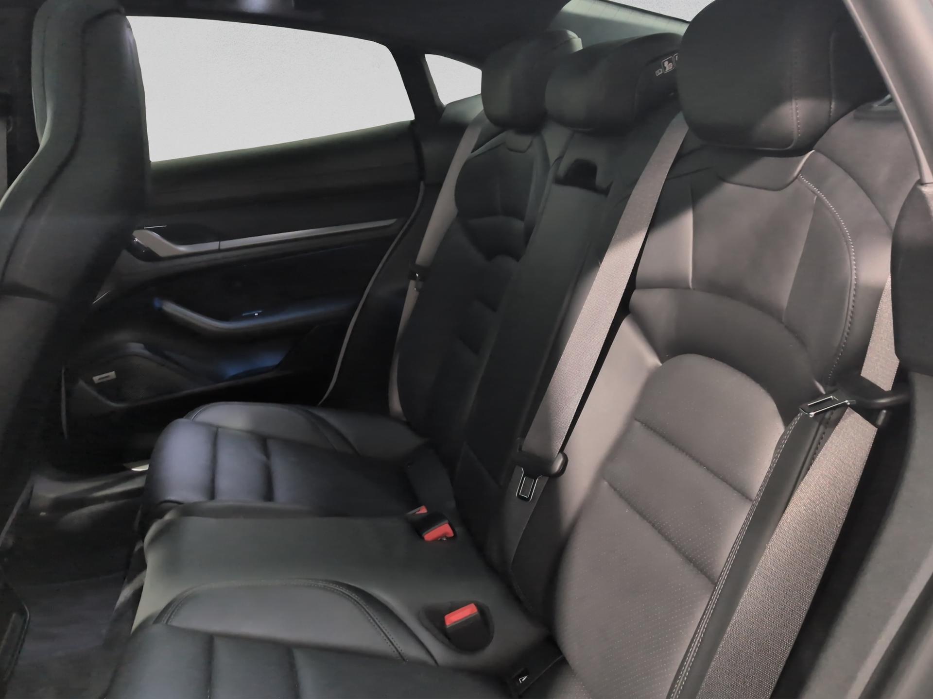 PORSCHE Taycan 4S-image-14