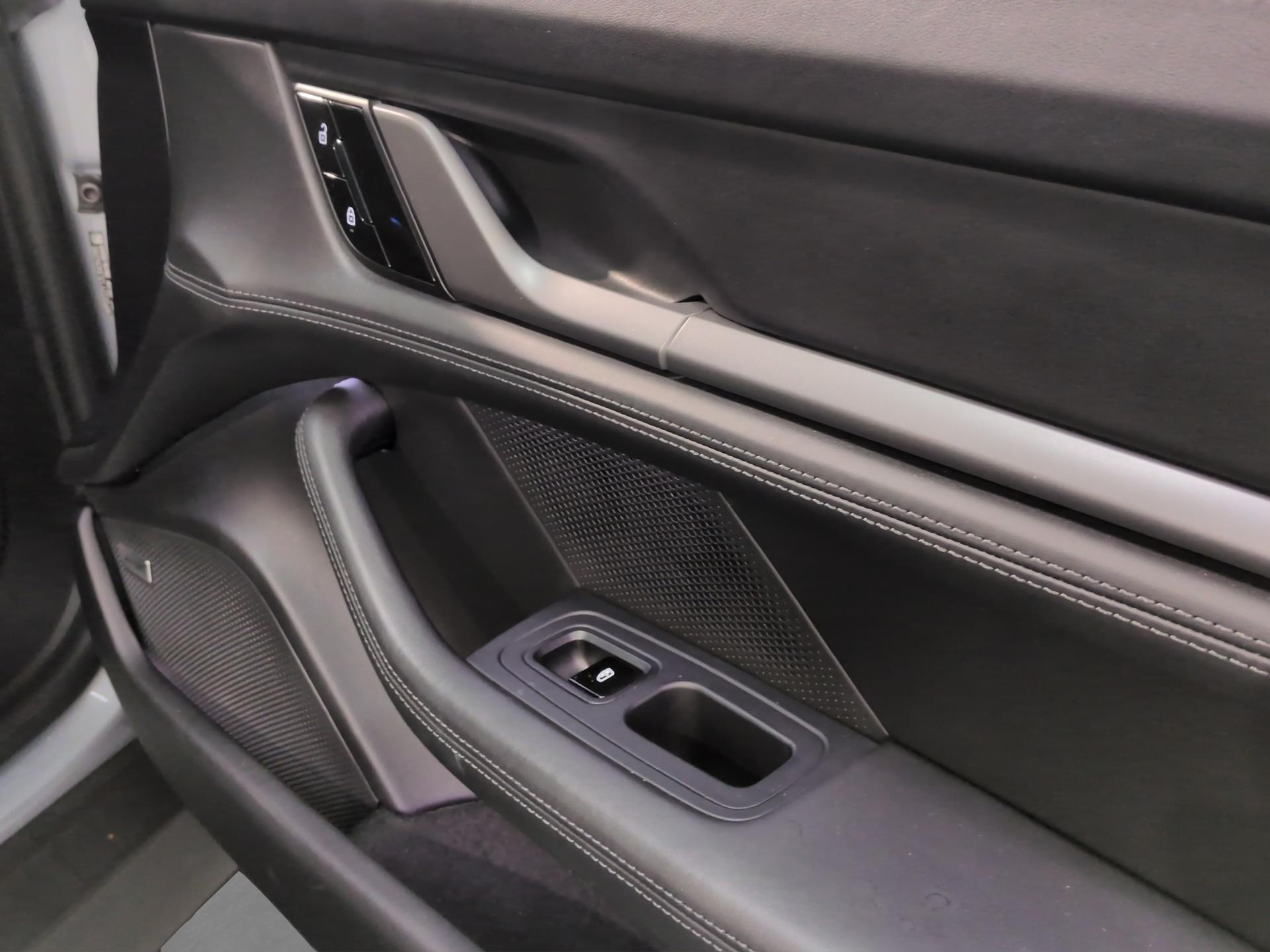 PORSCHE Taycan 4S-image-23