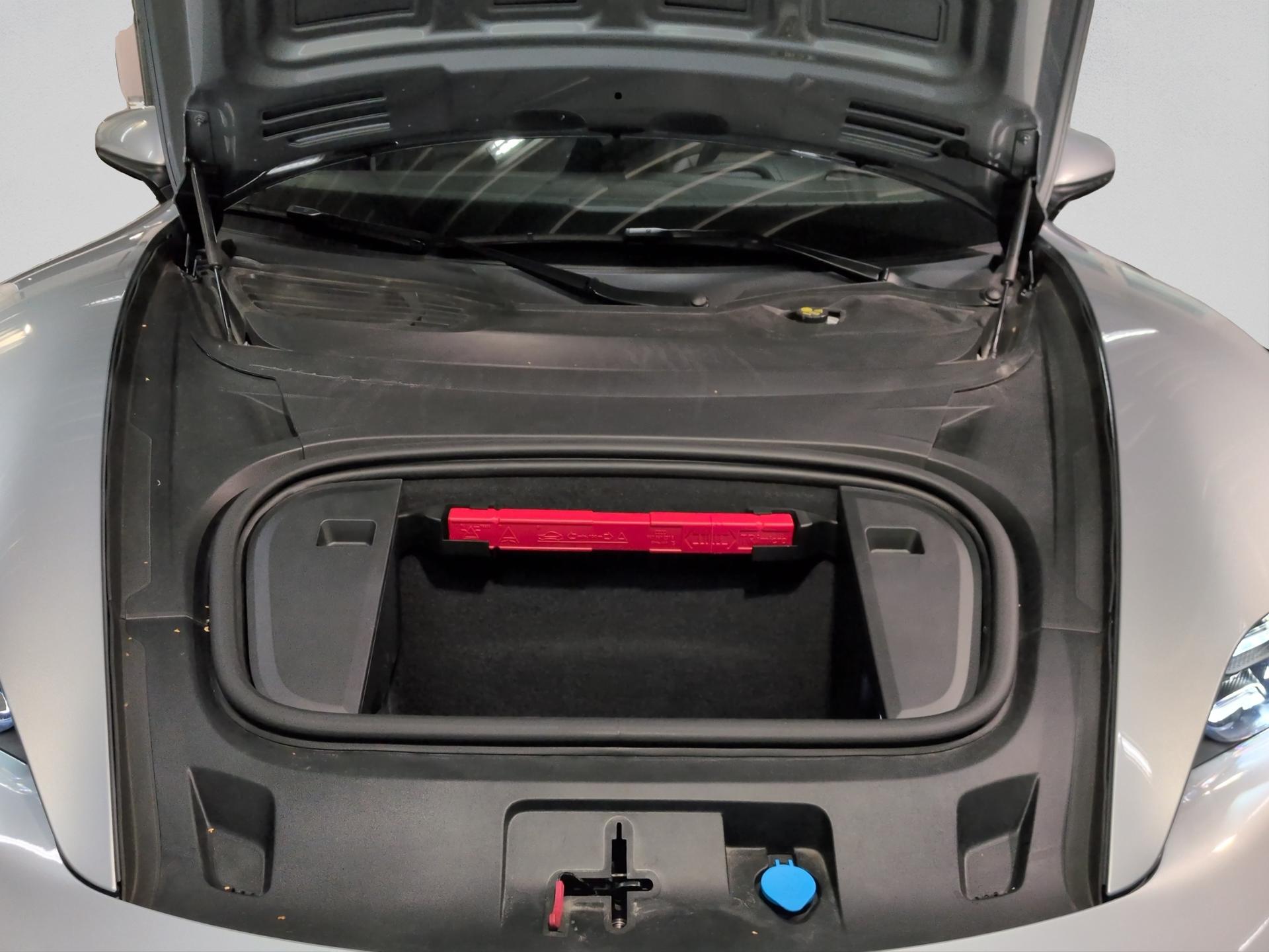 PORSCHE Taycan 4S-image-24