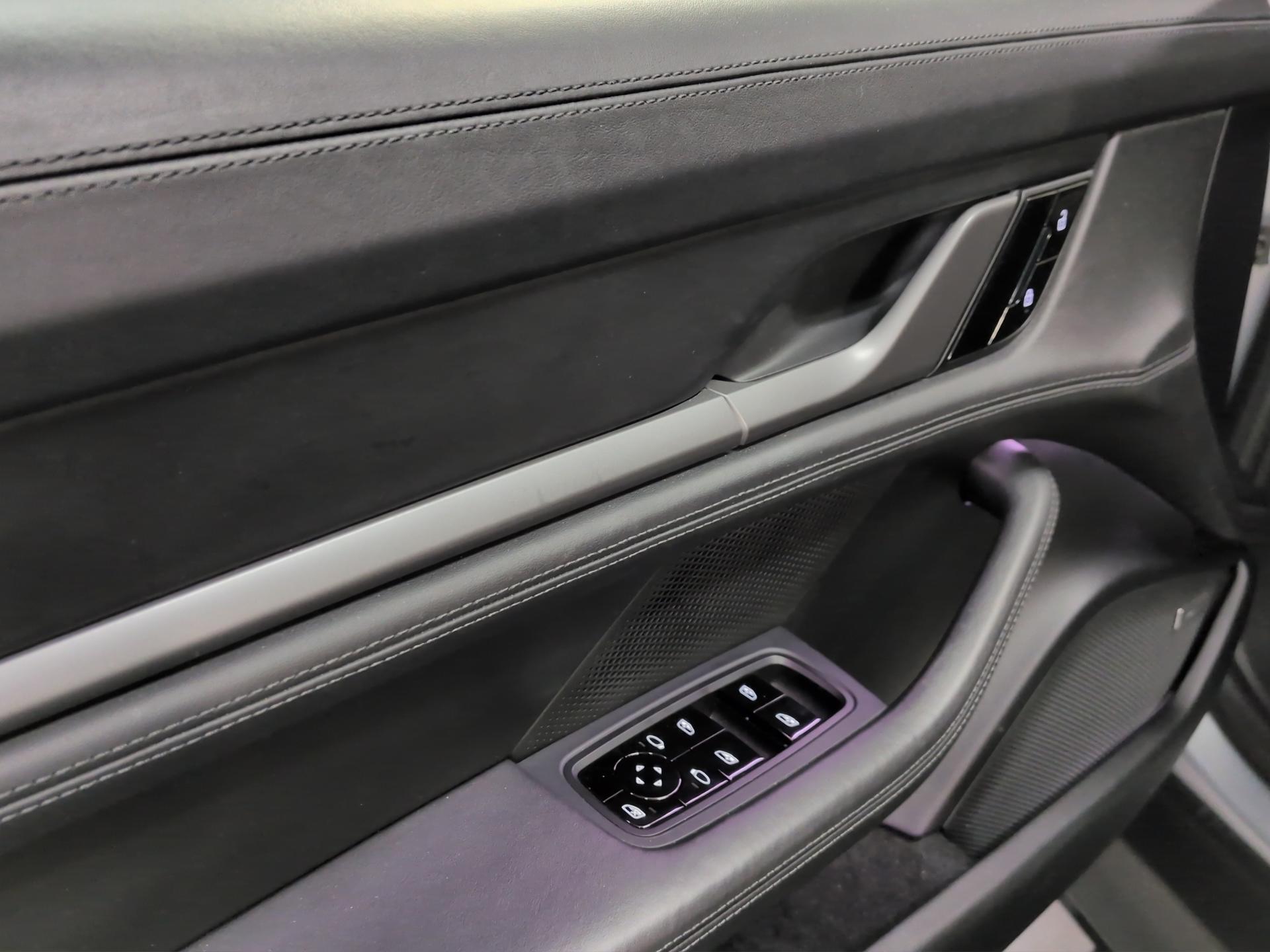 PORSCHE Taycan 4S-image-22