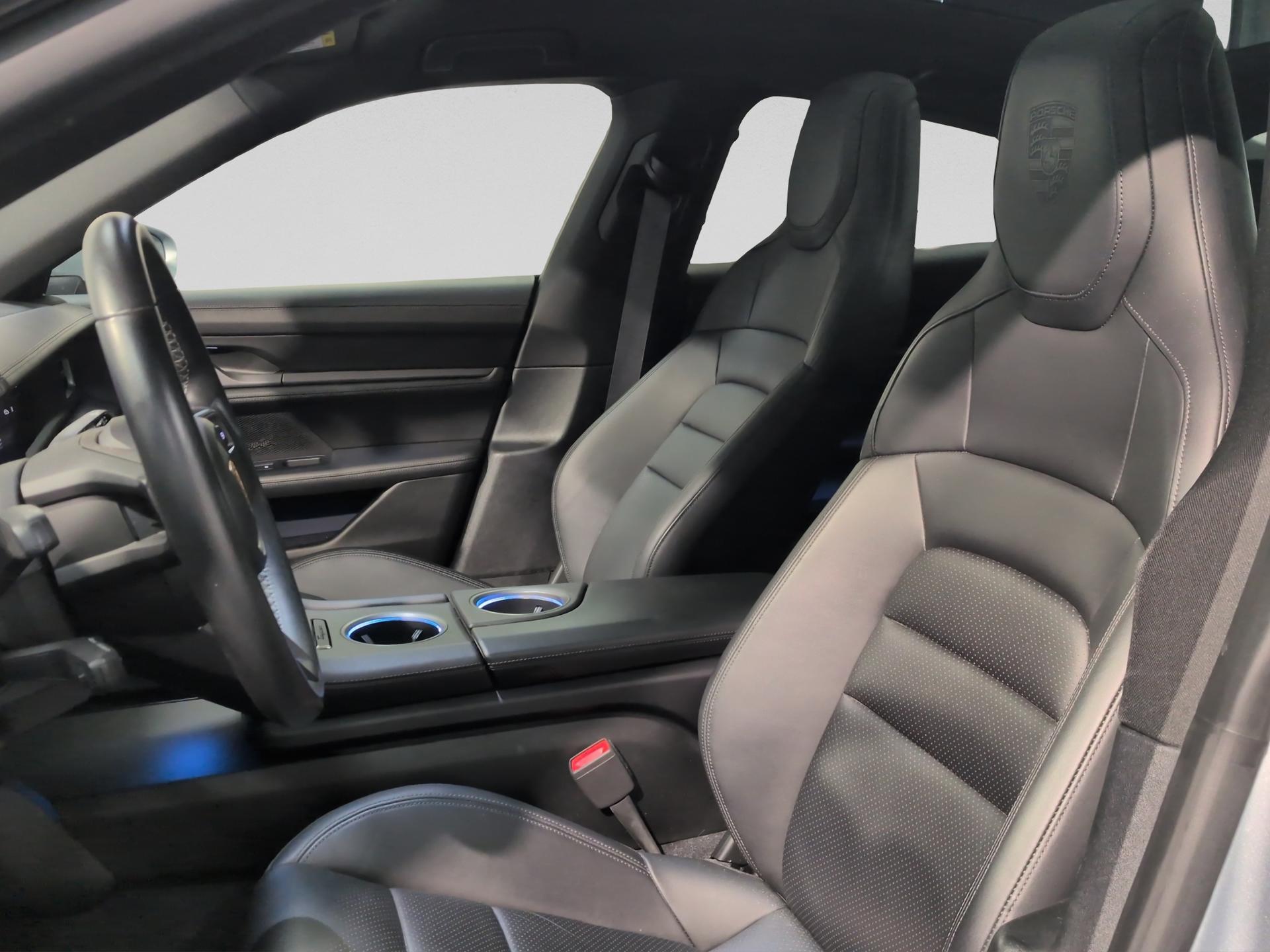 PORSCHE Taycan 4S-image-8
