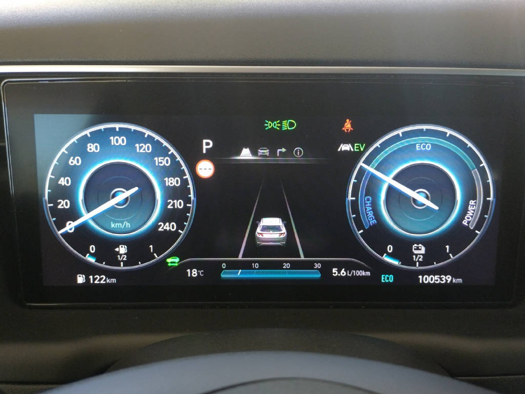 HYUNDAI TUCSON 1.6 T-GDi Hybrid Amplia 2WD-image-15
