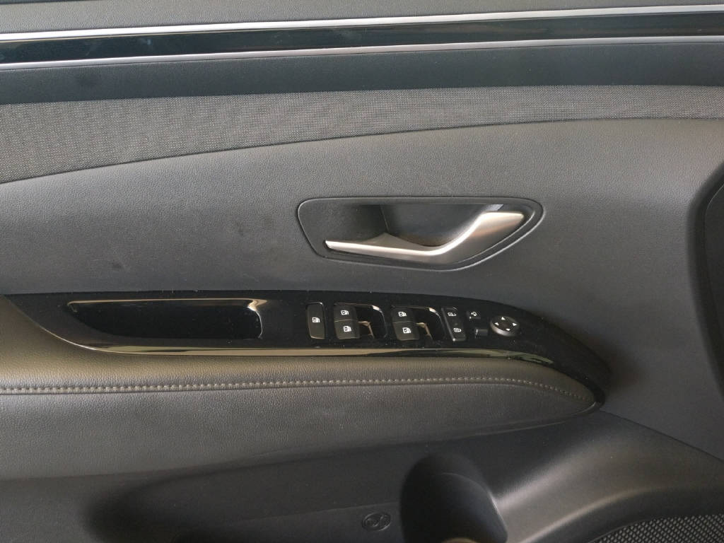 HYUNDAI TUCSON 1.6 T-GDi Hybrid Amplia 2WD-image-18