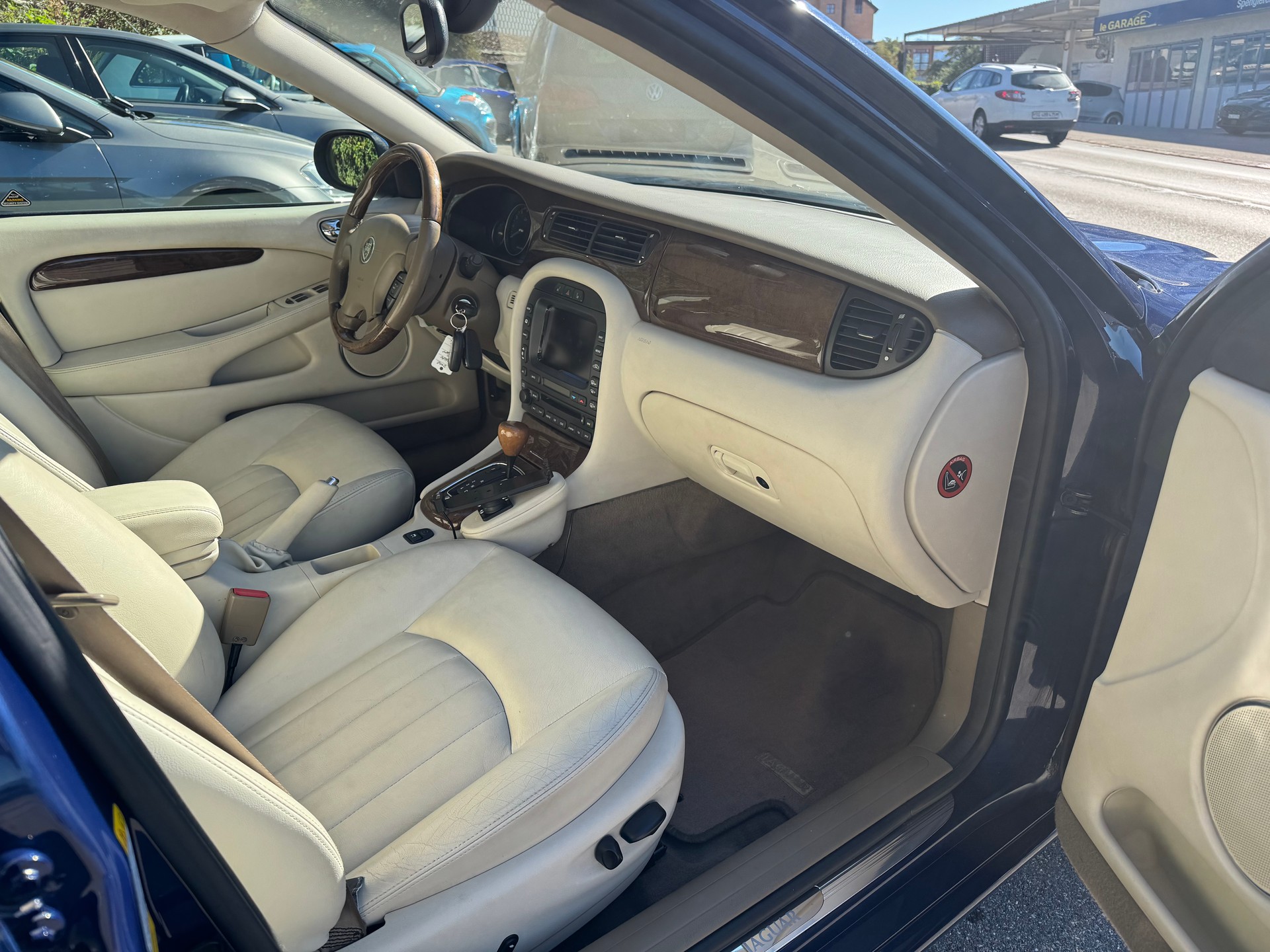 JAGUAR X-Type 3.0 V6 Traction4 Executive-image-6
