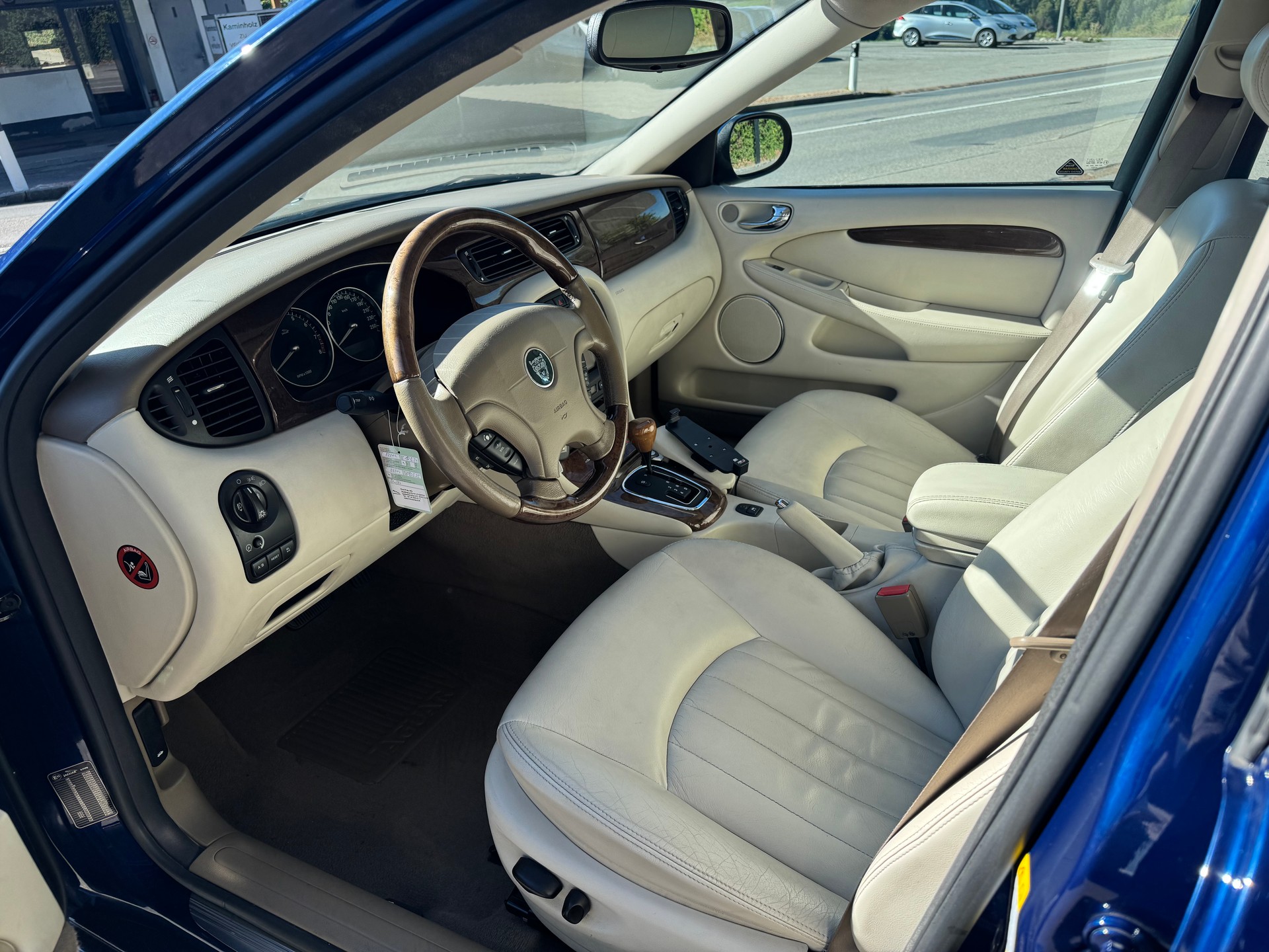 JAGUAR X-Type 3.0 V6 Traction4 Executive-image-4