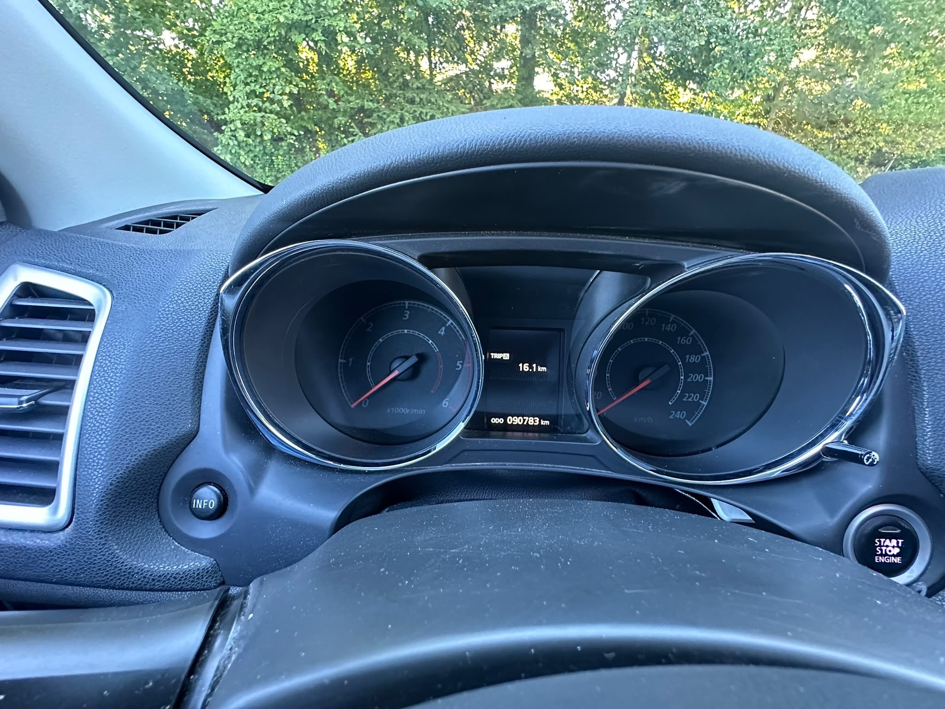 MITSUBISHI ASX 1.8 DID Navigator 4WD-image-8