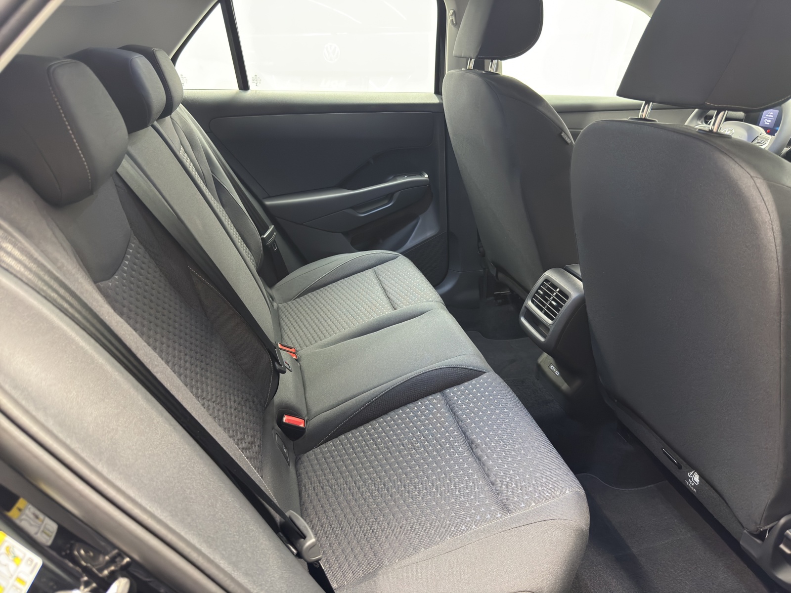 VW T-Roc 1.5 eTSI Trend DSG-image-9