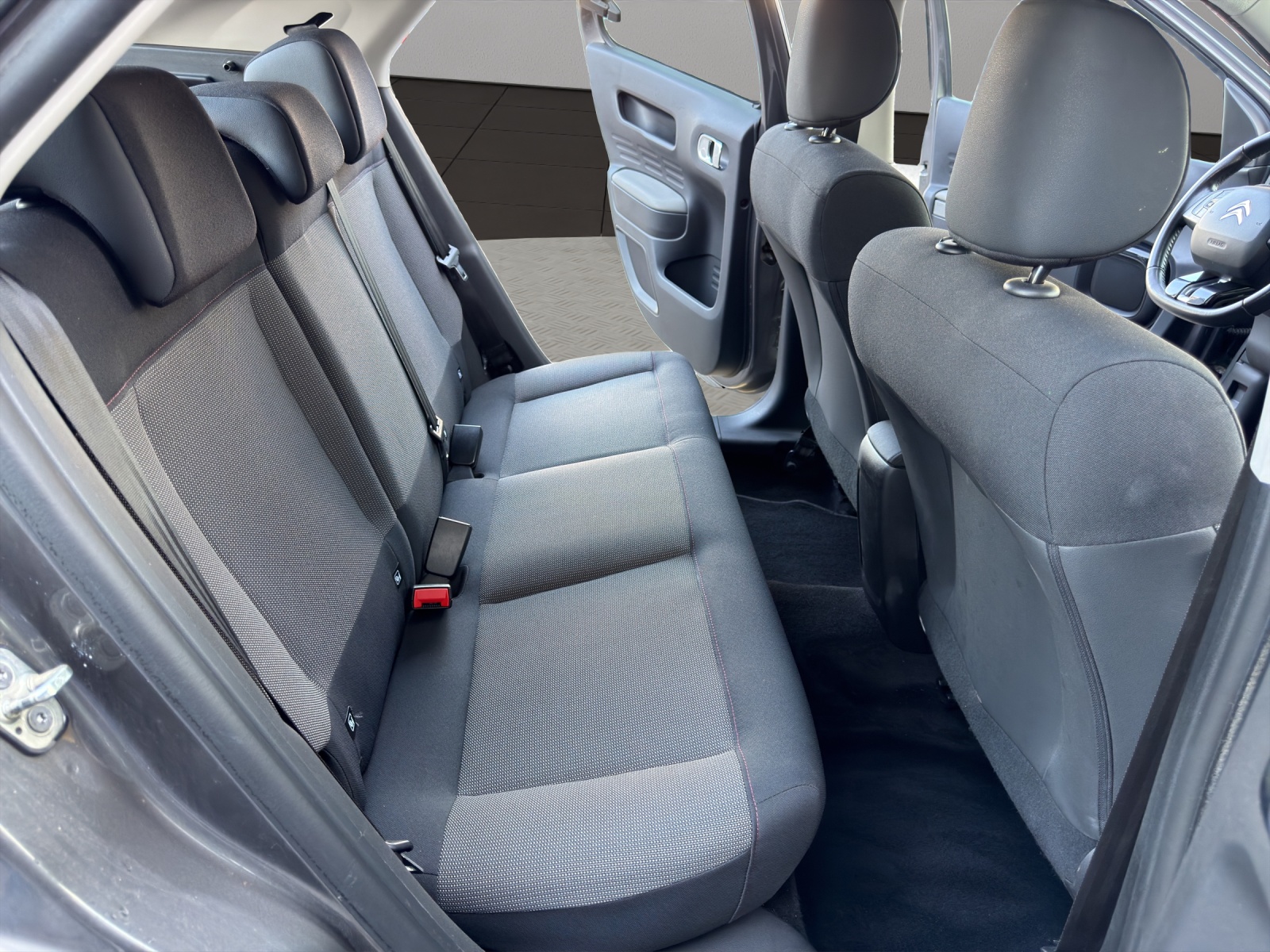 CITROEN C4 Cactus 1.2 Pure Tech Feel EAT6-image-17