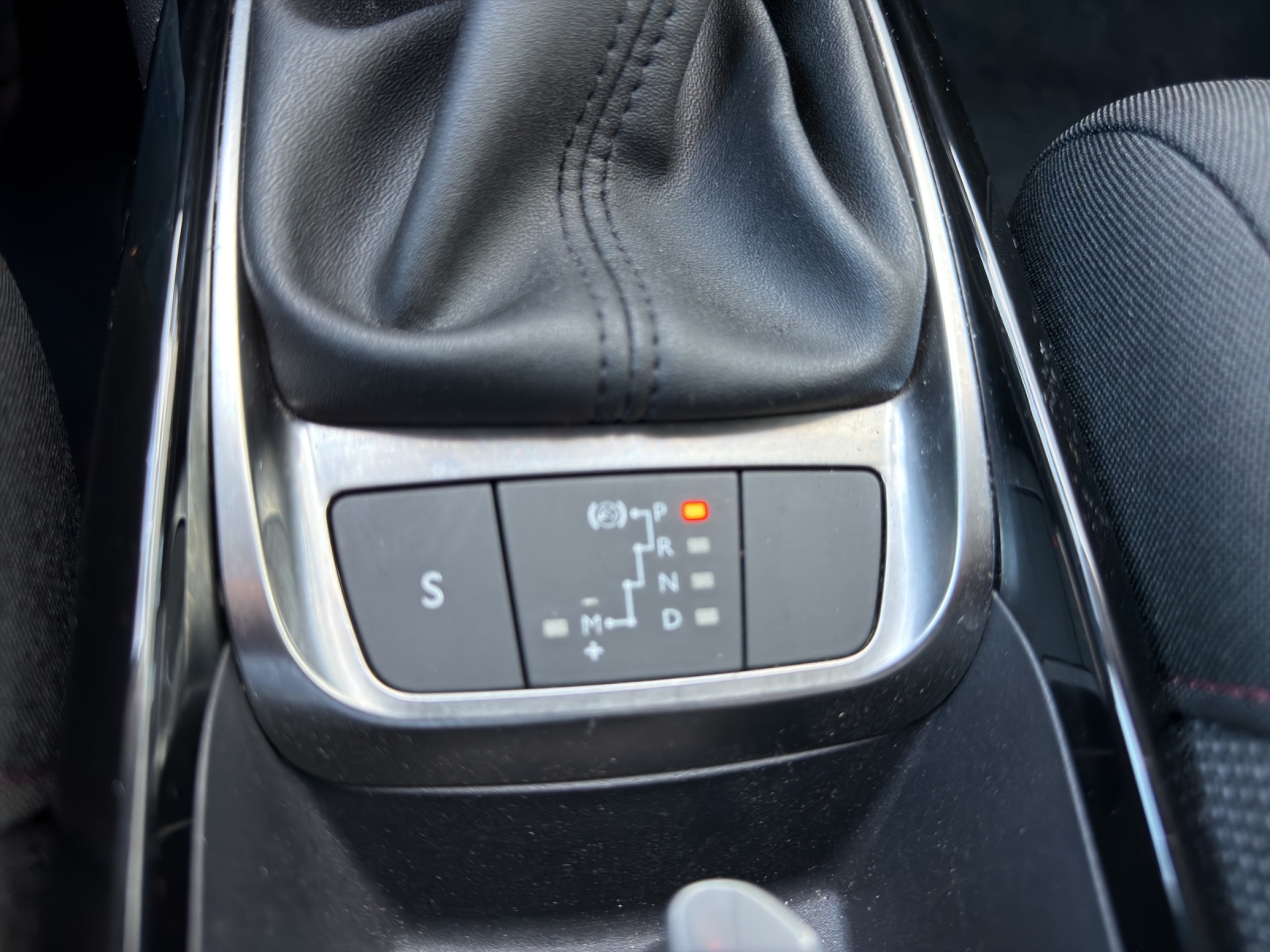 CITROEN C4 Cactus 1.2 Pure Tech Feel EAT6-image-22
